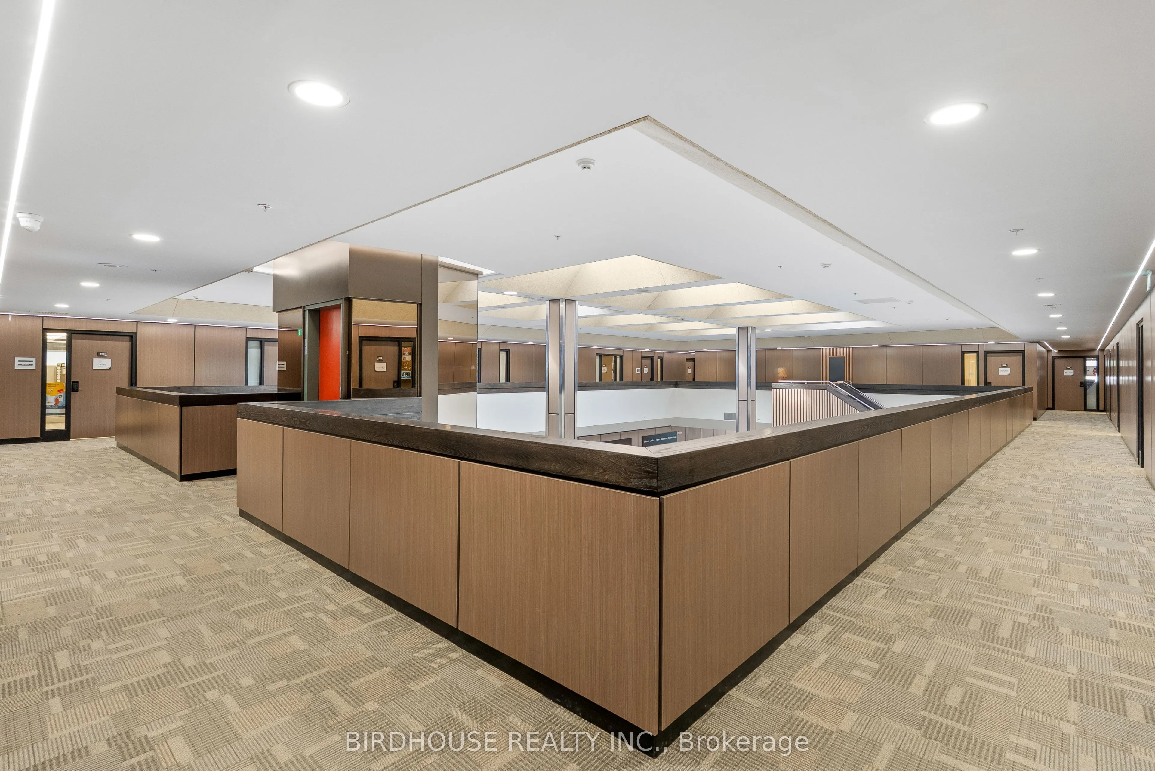 189 Kent Street W, #205