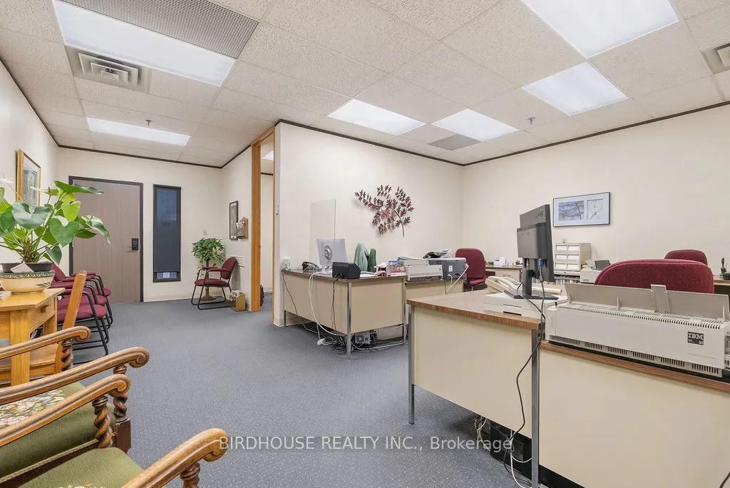 189 Kent Street W, #205