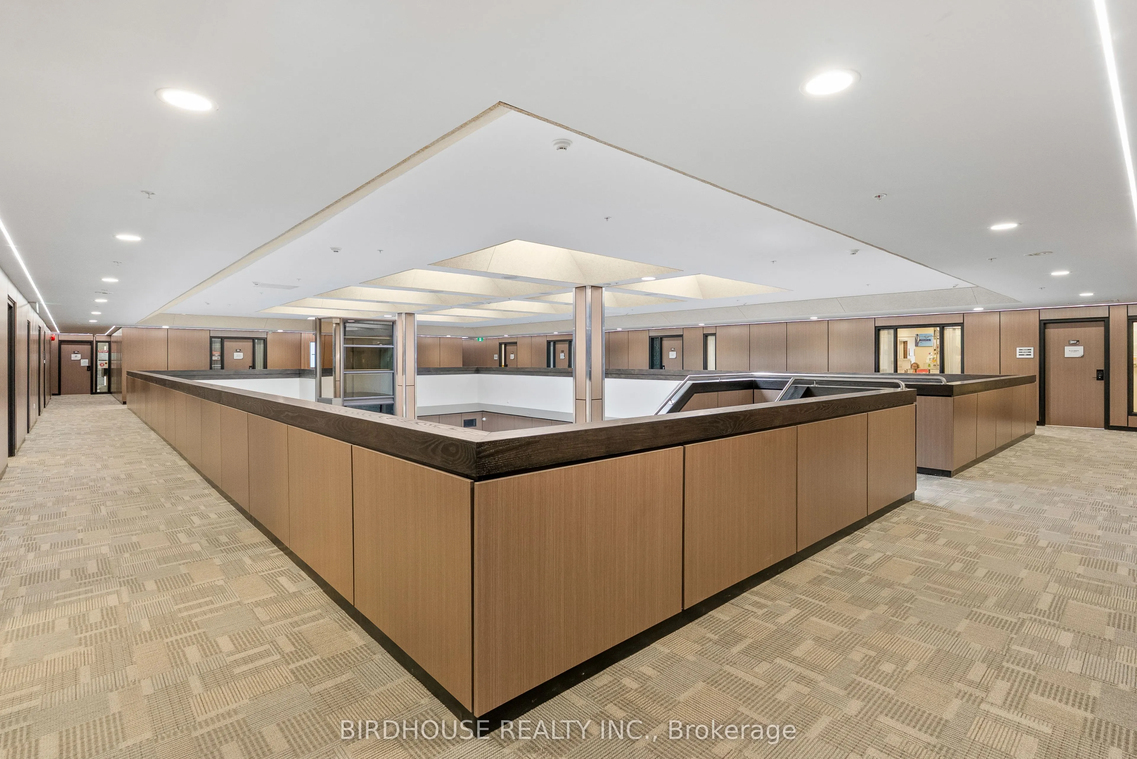189 Kent Street W, #205