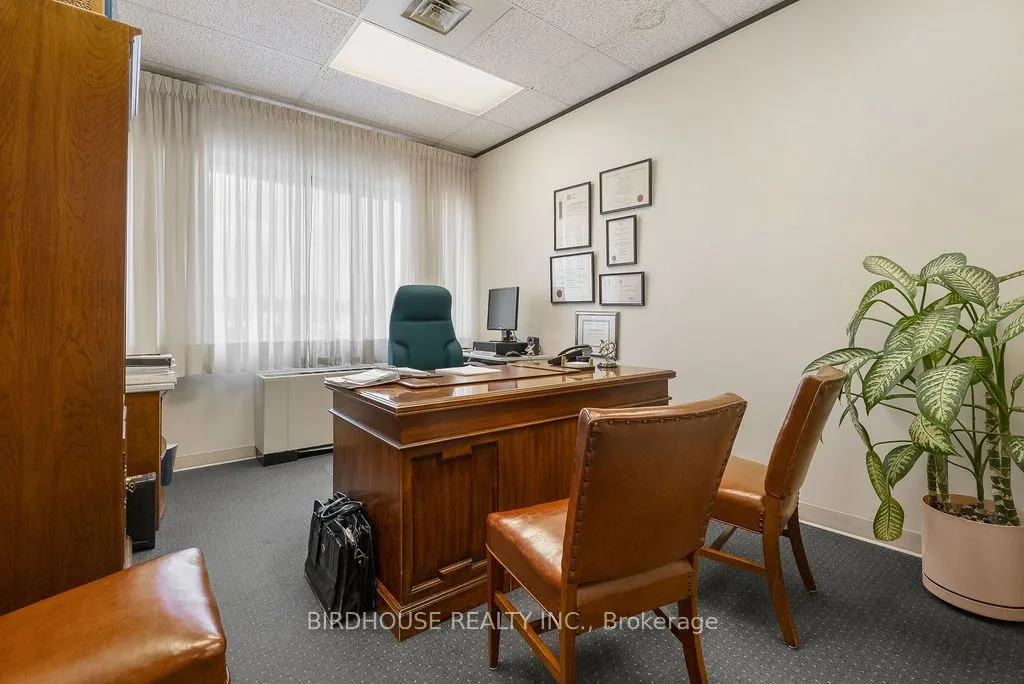 189 Kent Street W, #205