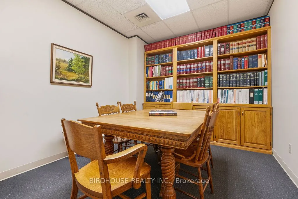 189 Kent Street W, #205