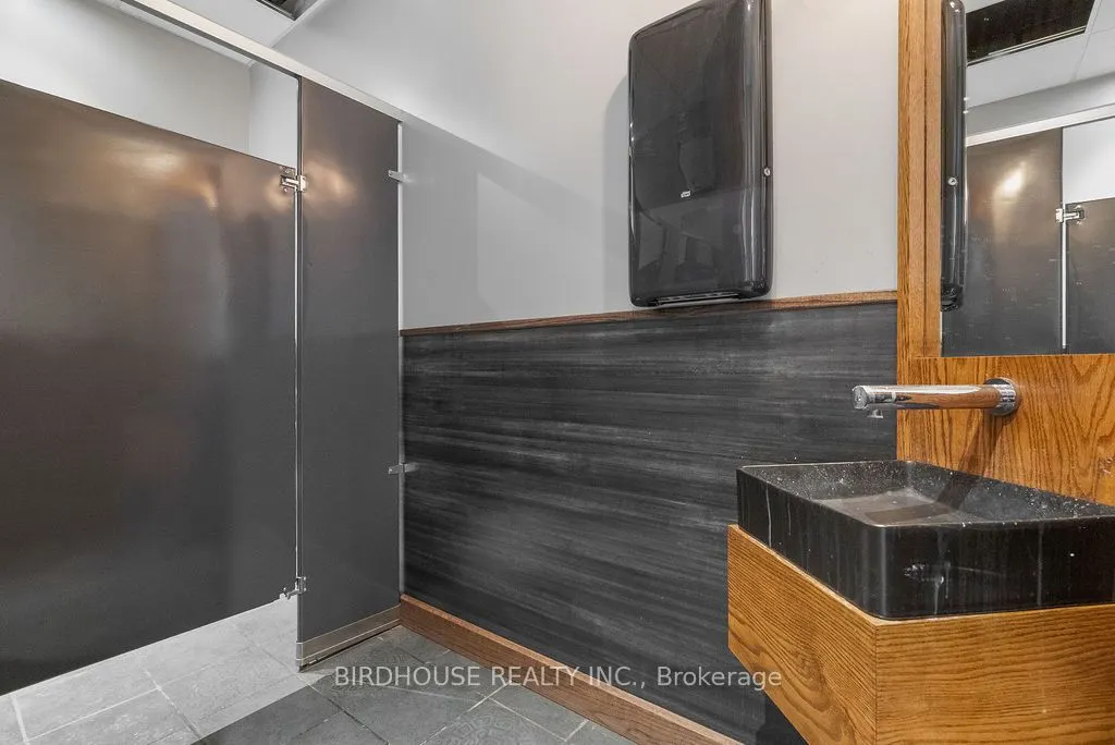 189 Kent Street W, #106