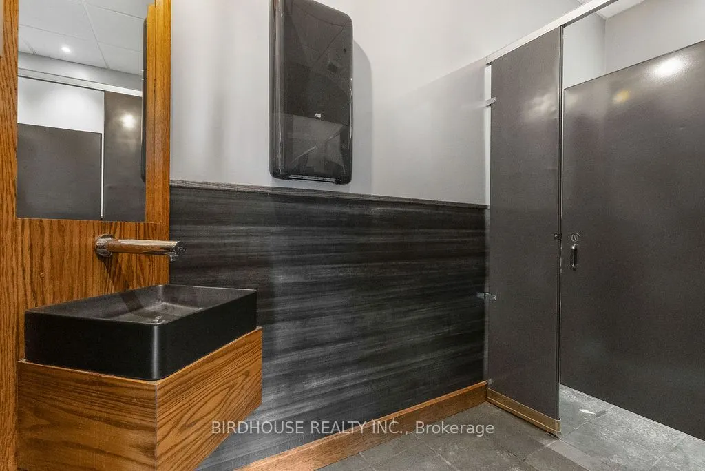 189 Kent Street W, #106