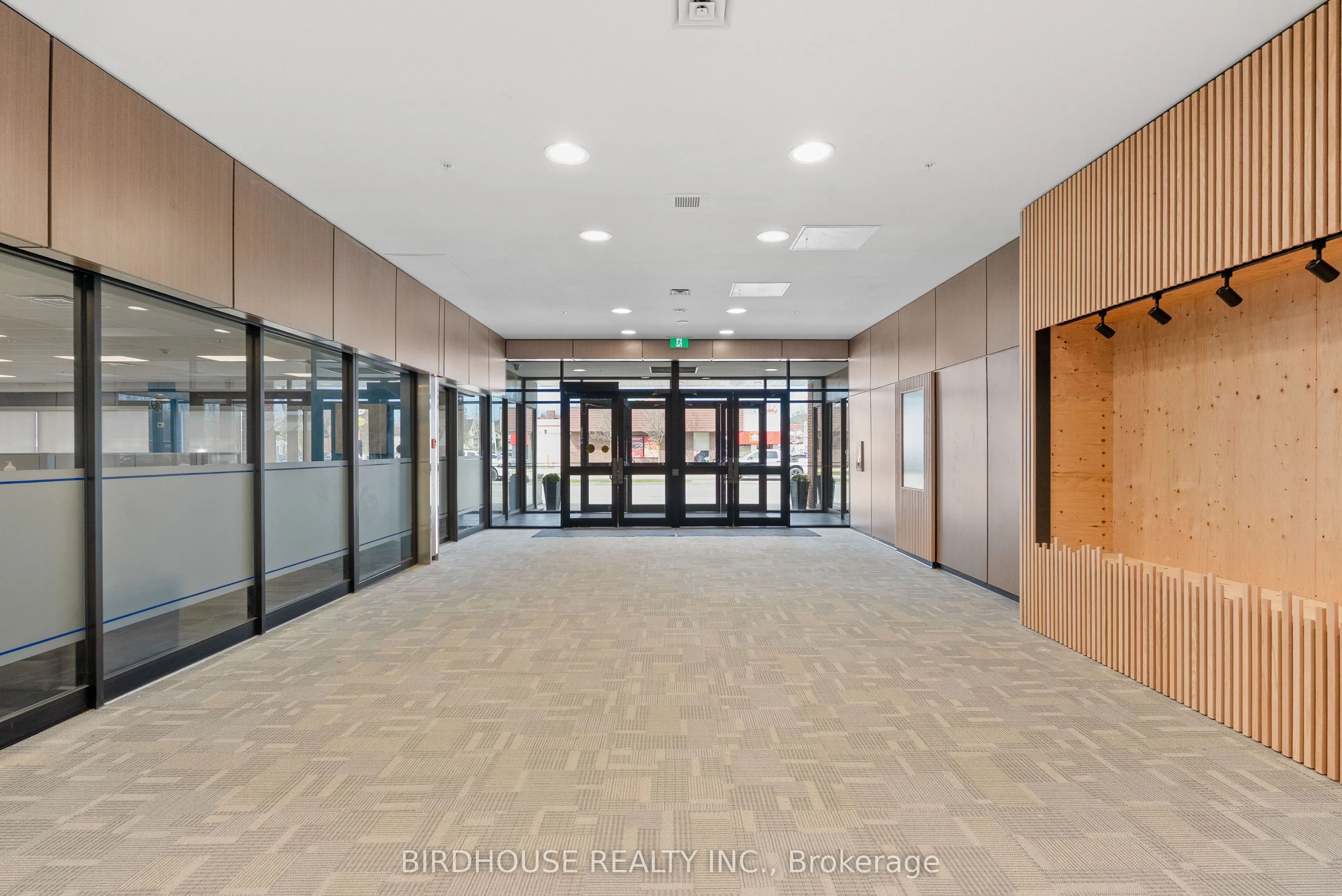 189 Kent Street W, #106