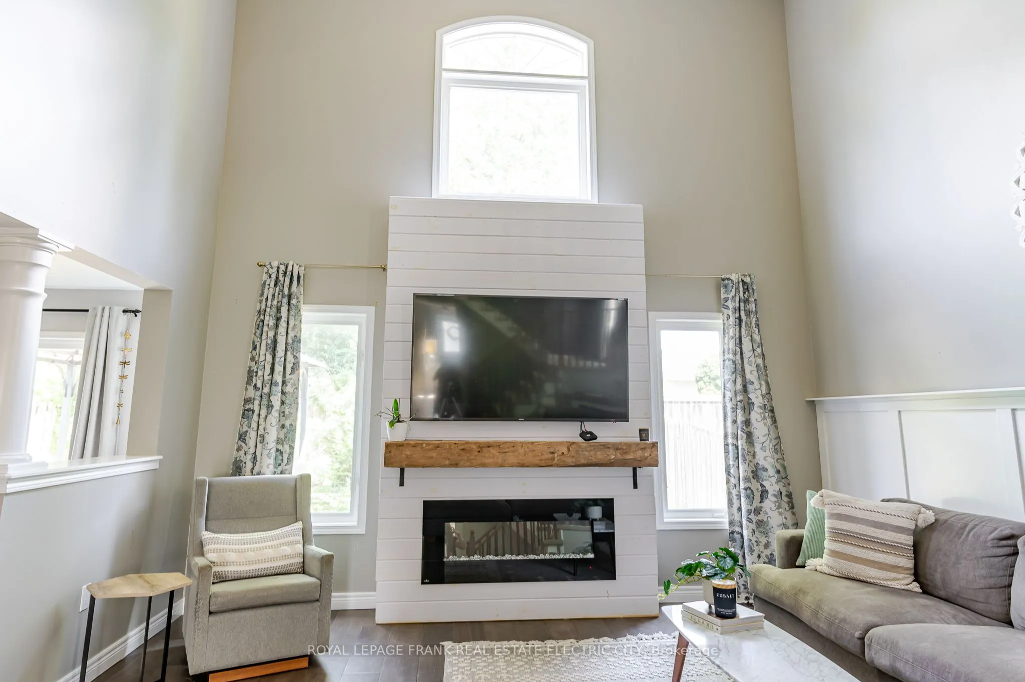 664 Tully Crescent