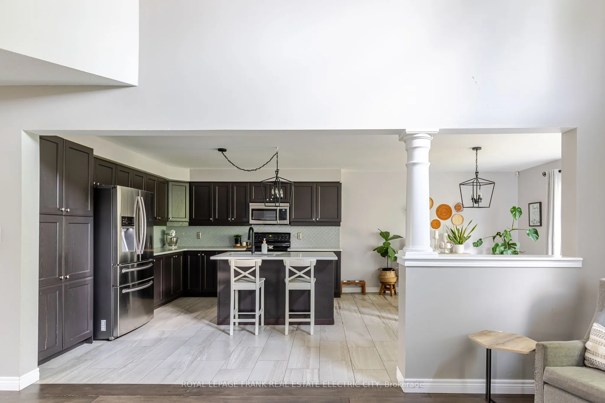 664 Tully Crescent