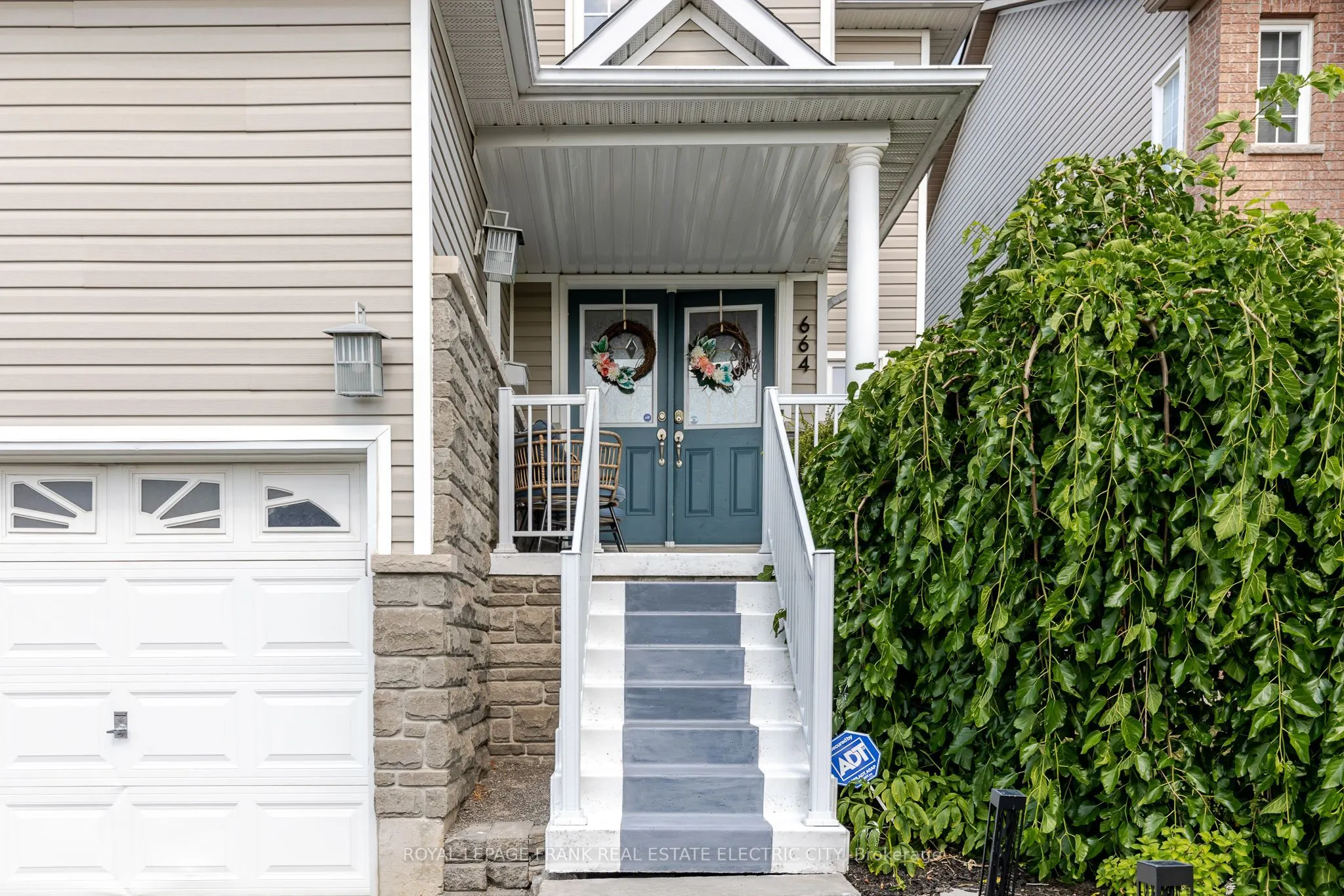 664 Tully Crescent