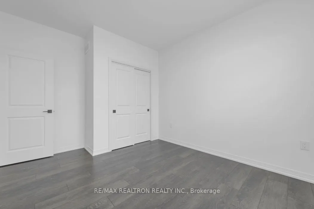 20 Summit Crescent
