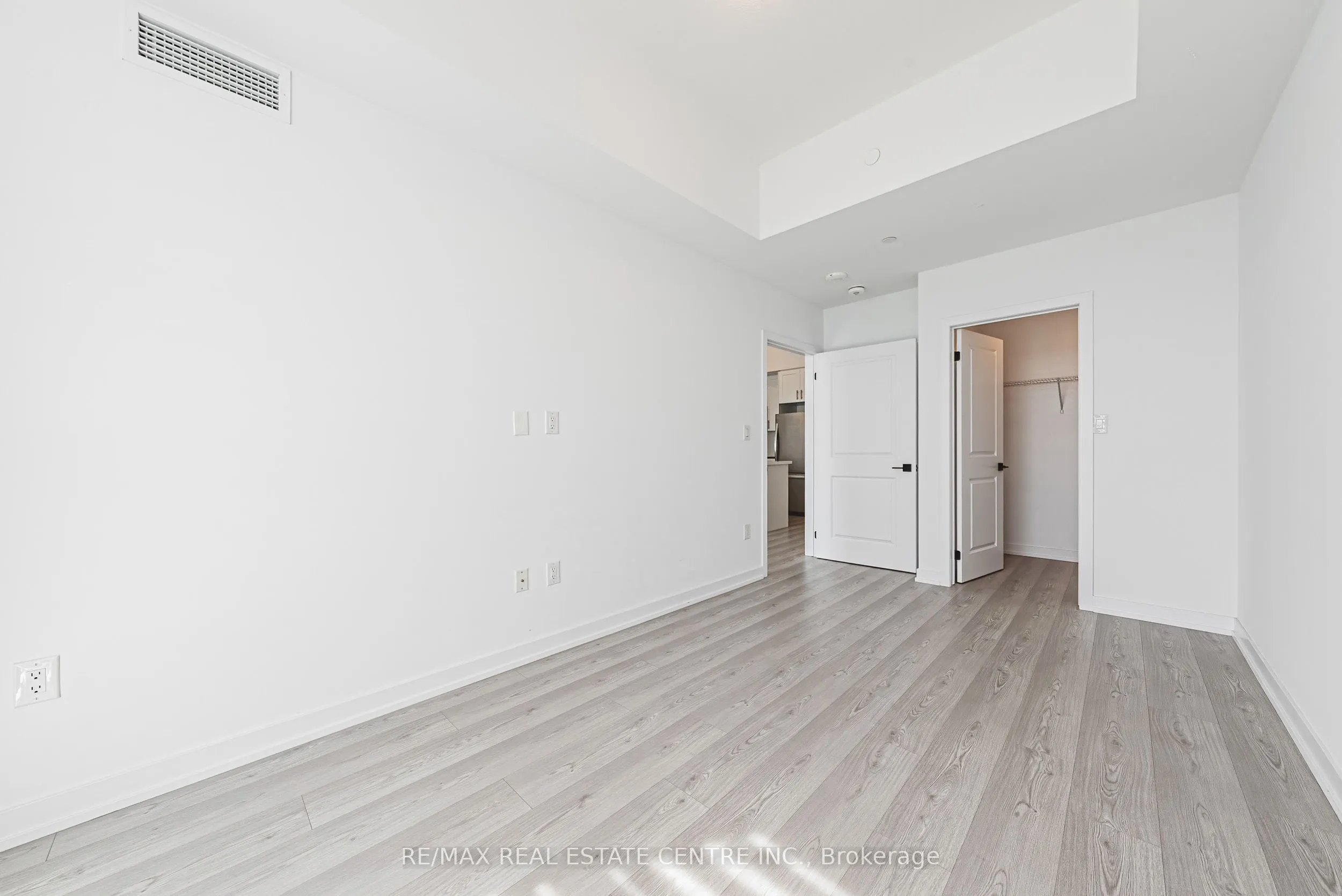 450 Dundas Street E, #1213