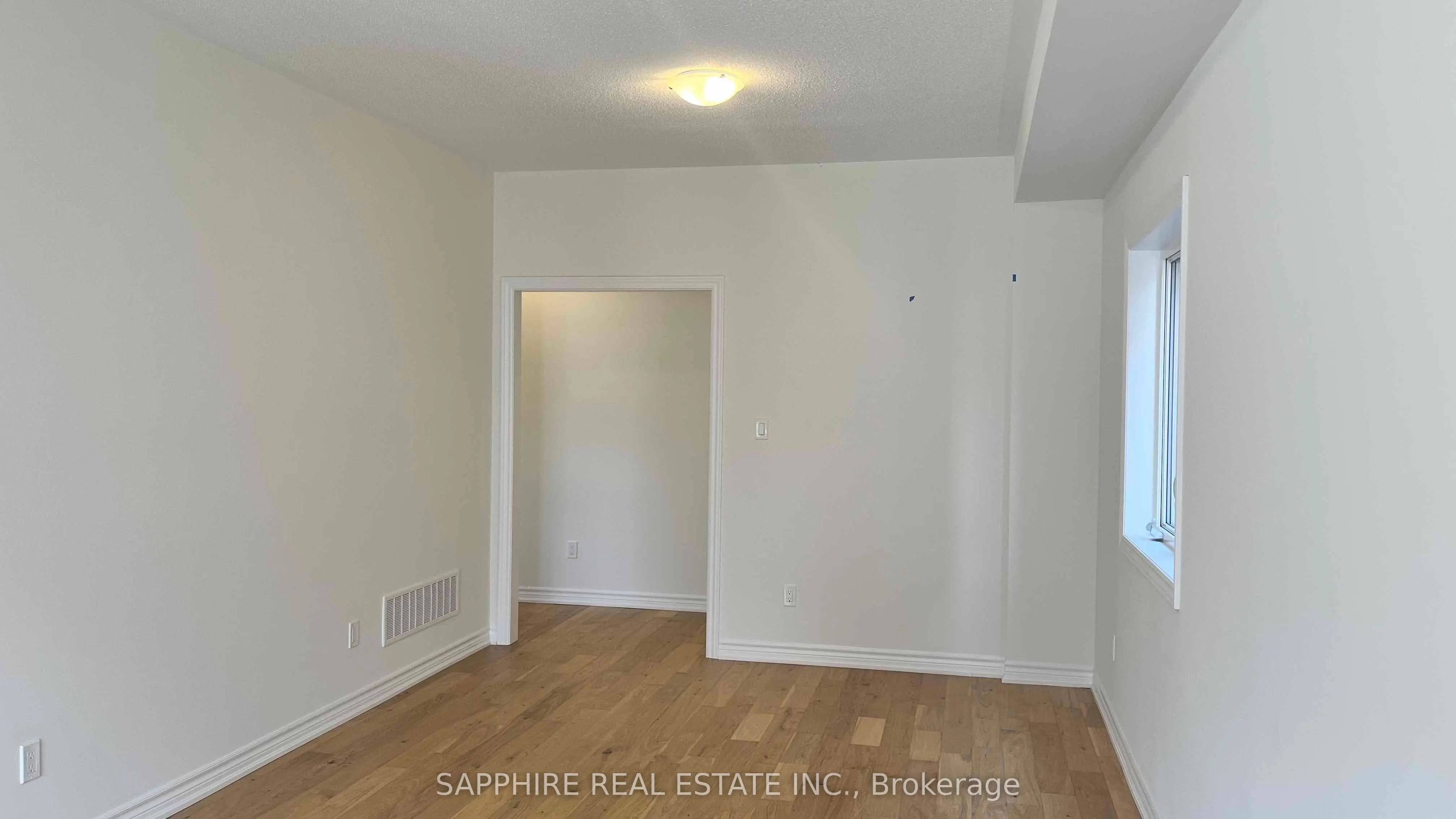 25 HUNTSWORTH Avenue