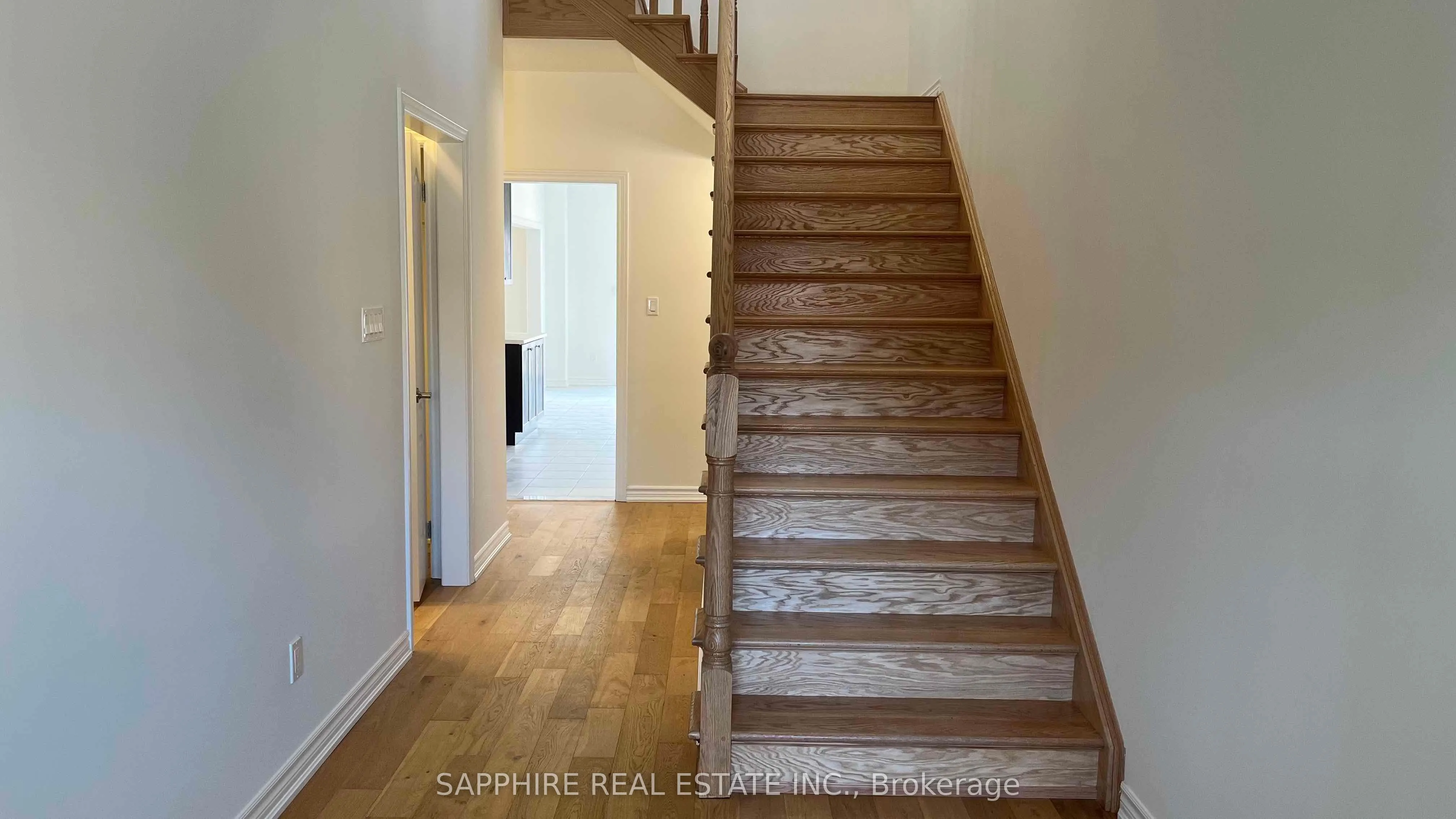 25 HUNTSWORTH Avenue