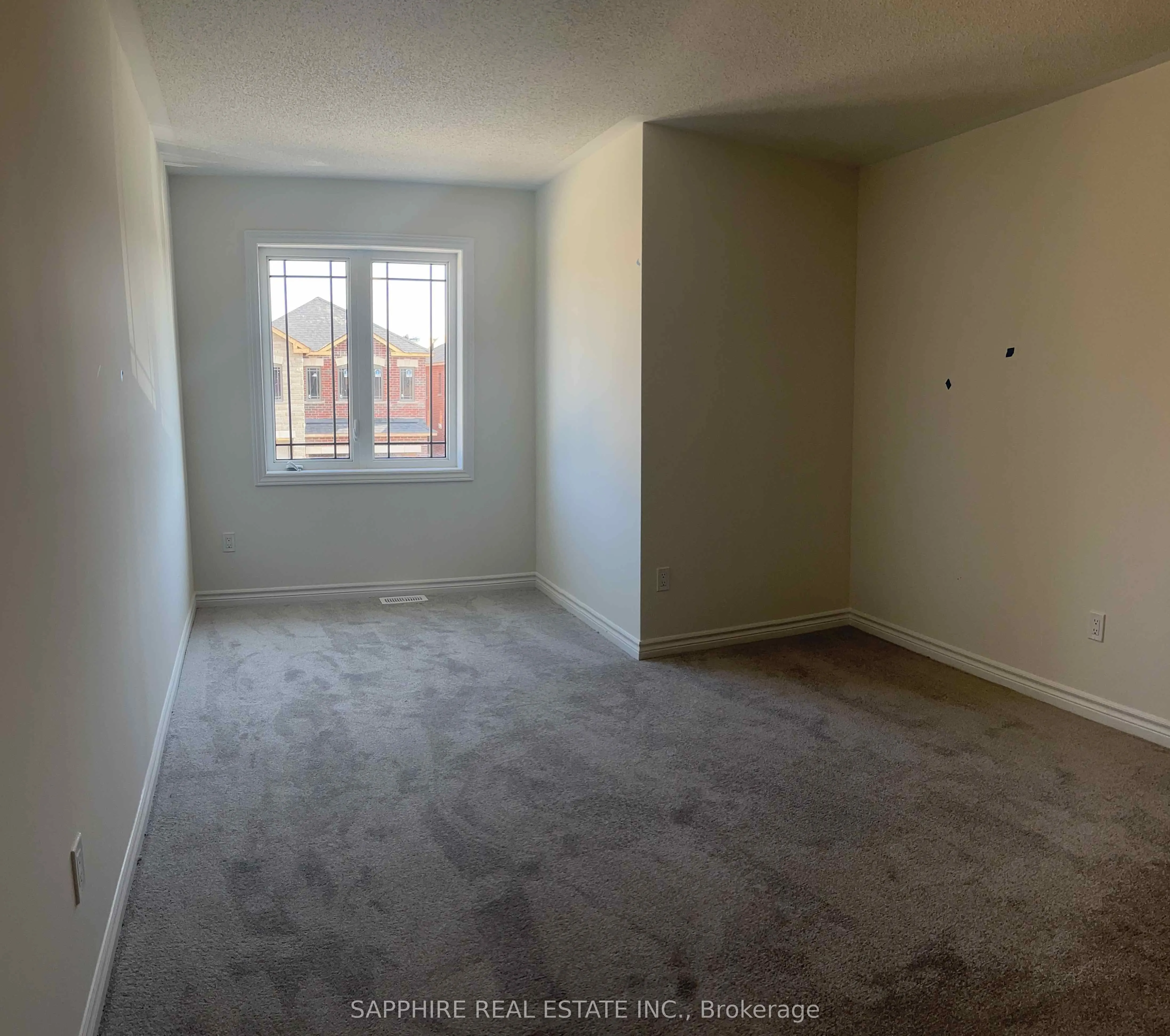 25 HUNTSWORTH Avenue
