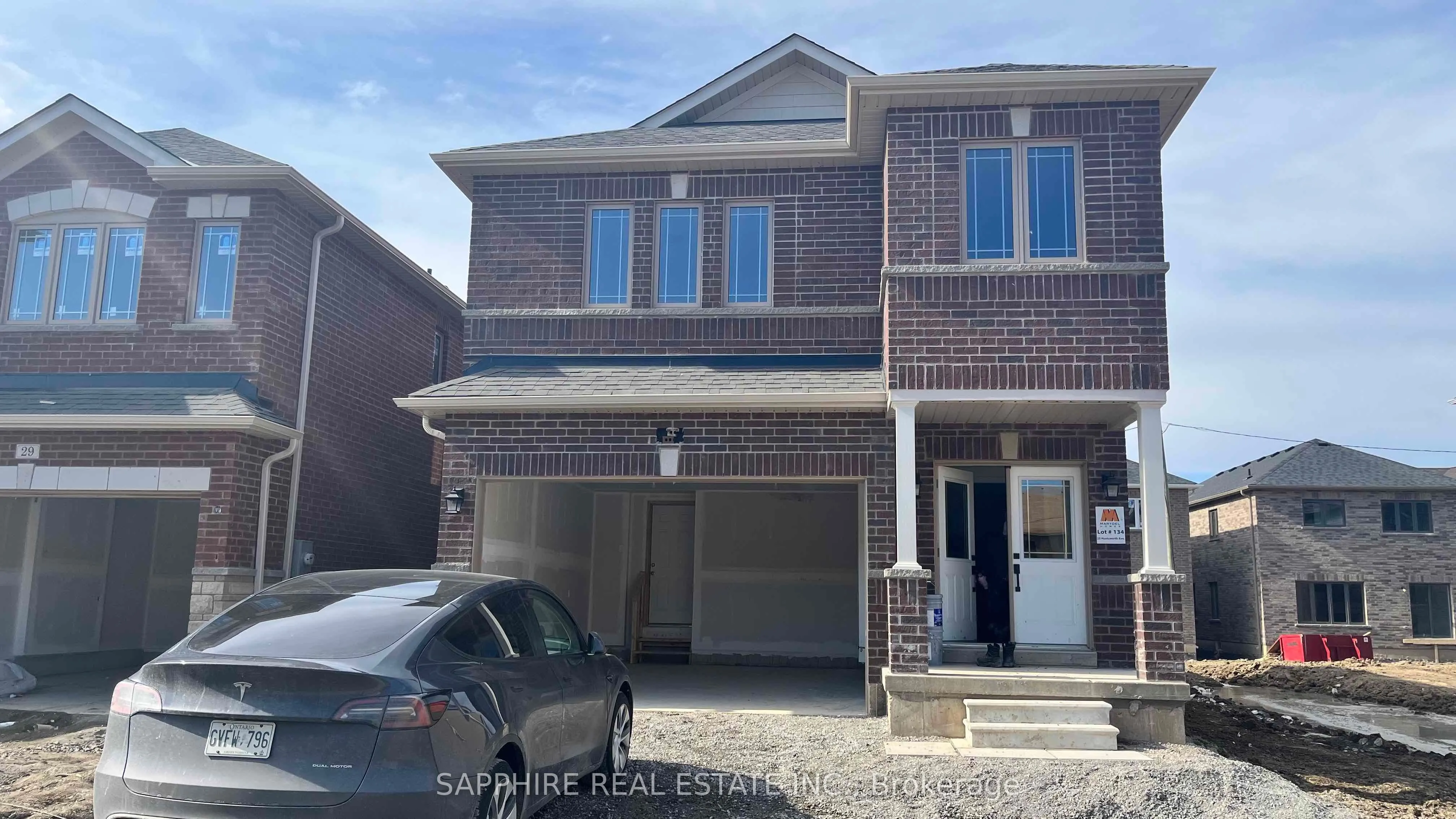 25 HUNTSWORTH Avenue