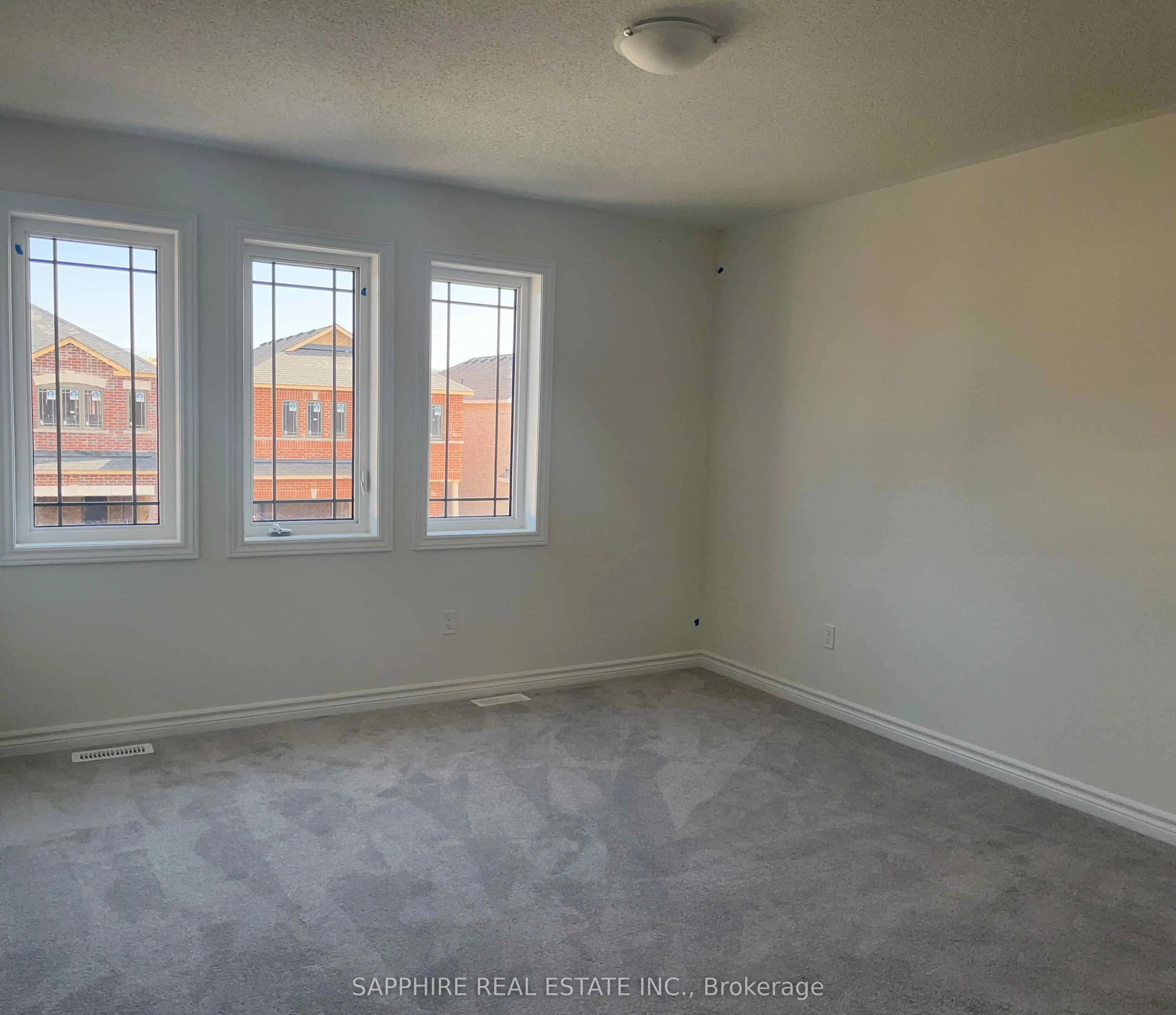 25 HUNTSWORTH Avenue