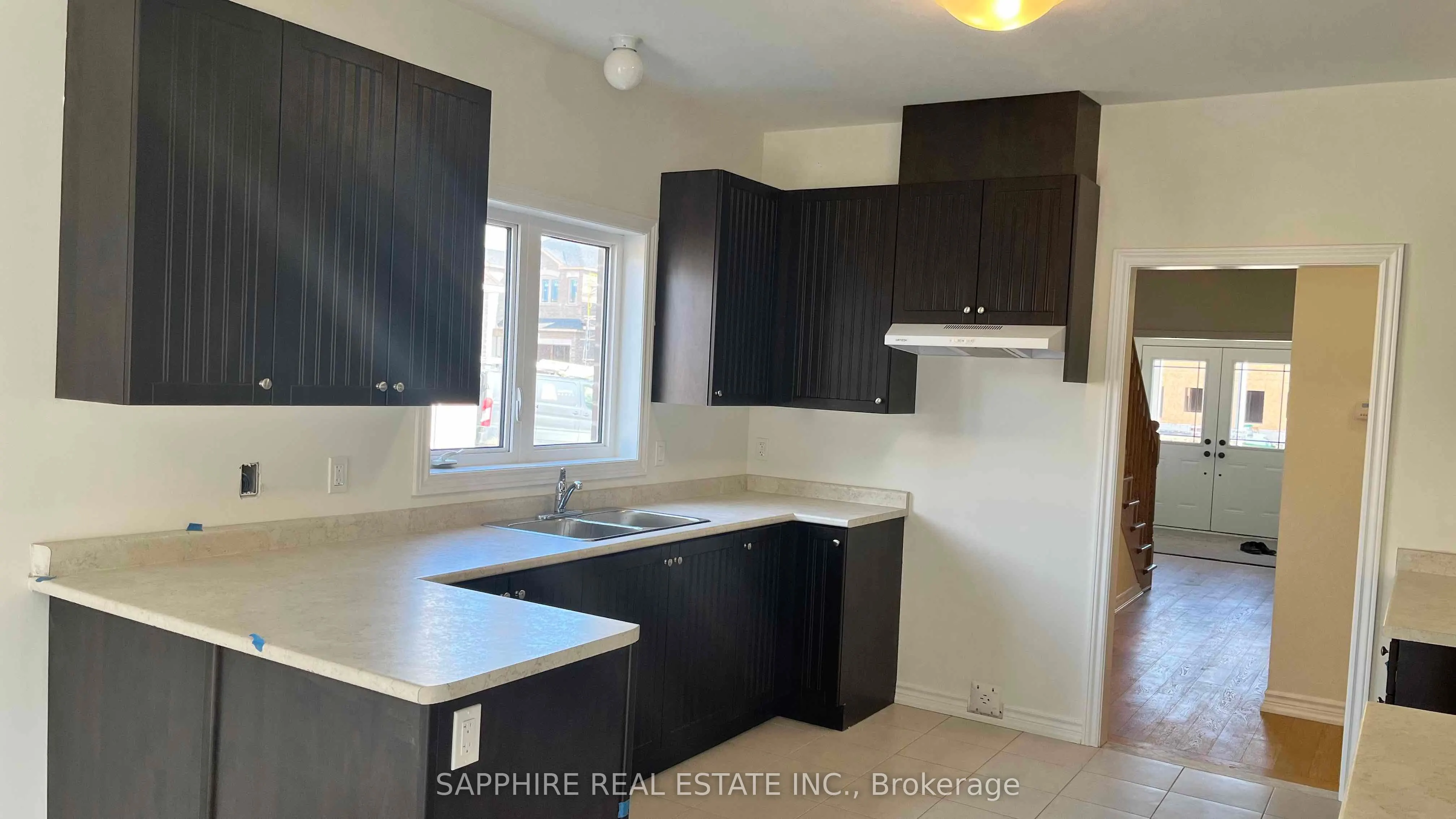 25 HUNTSWORTH Avenue