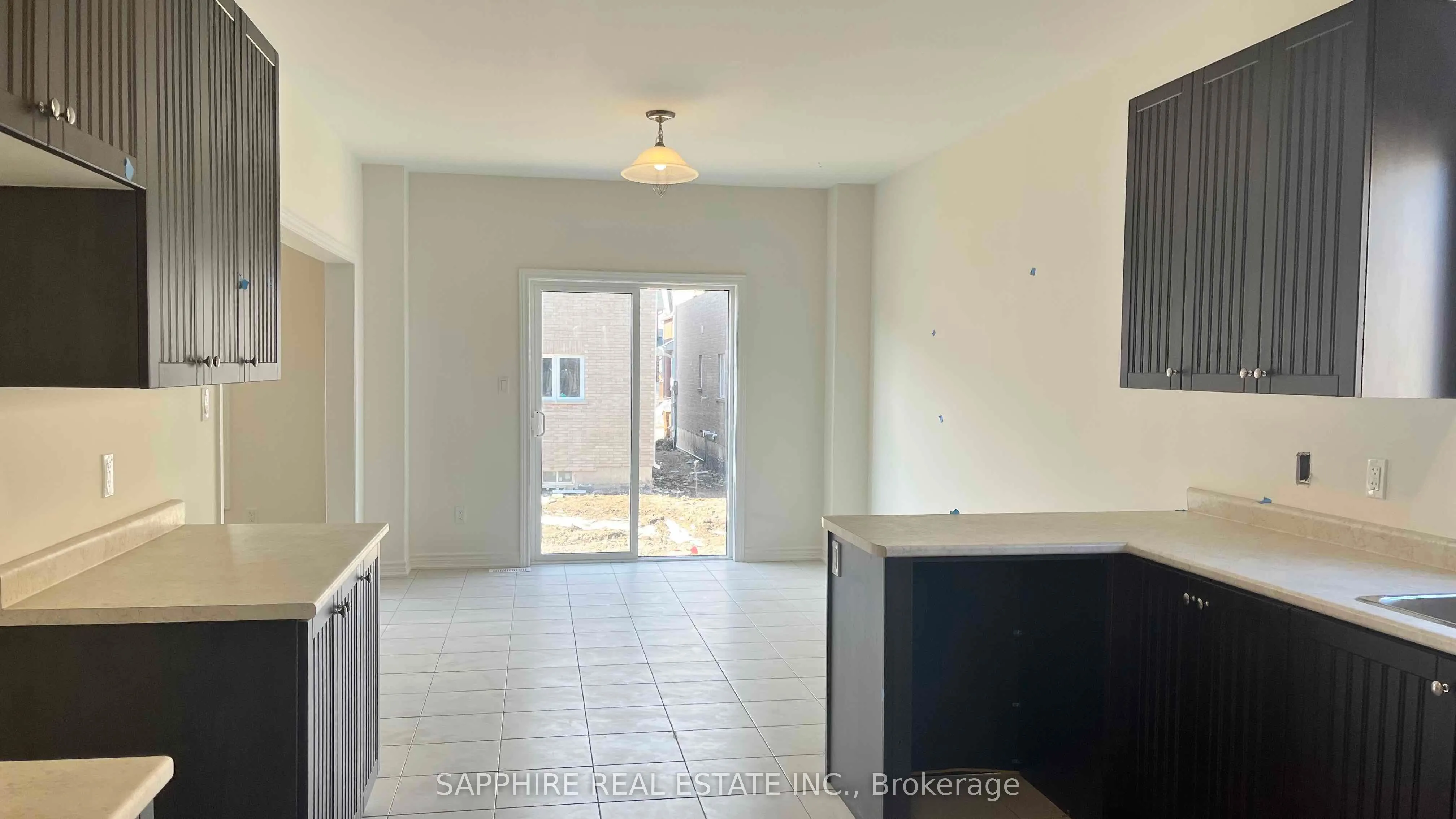25 HUNTSWORTH Avenue