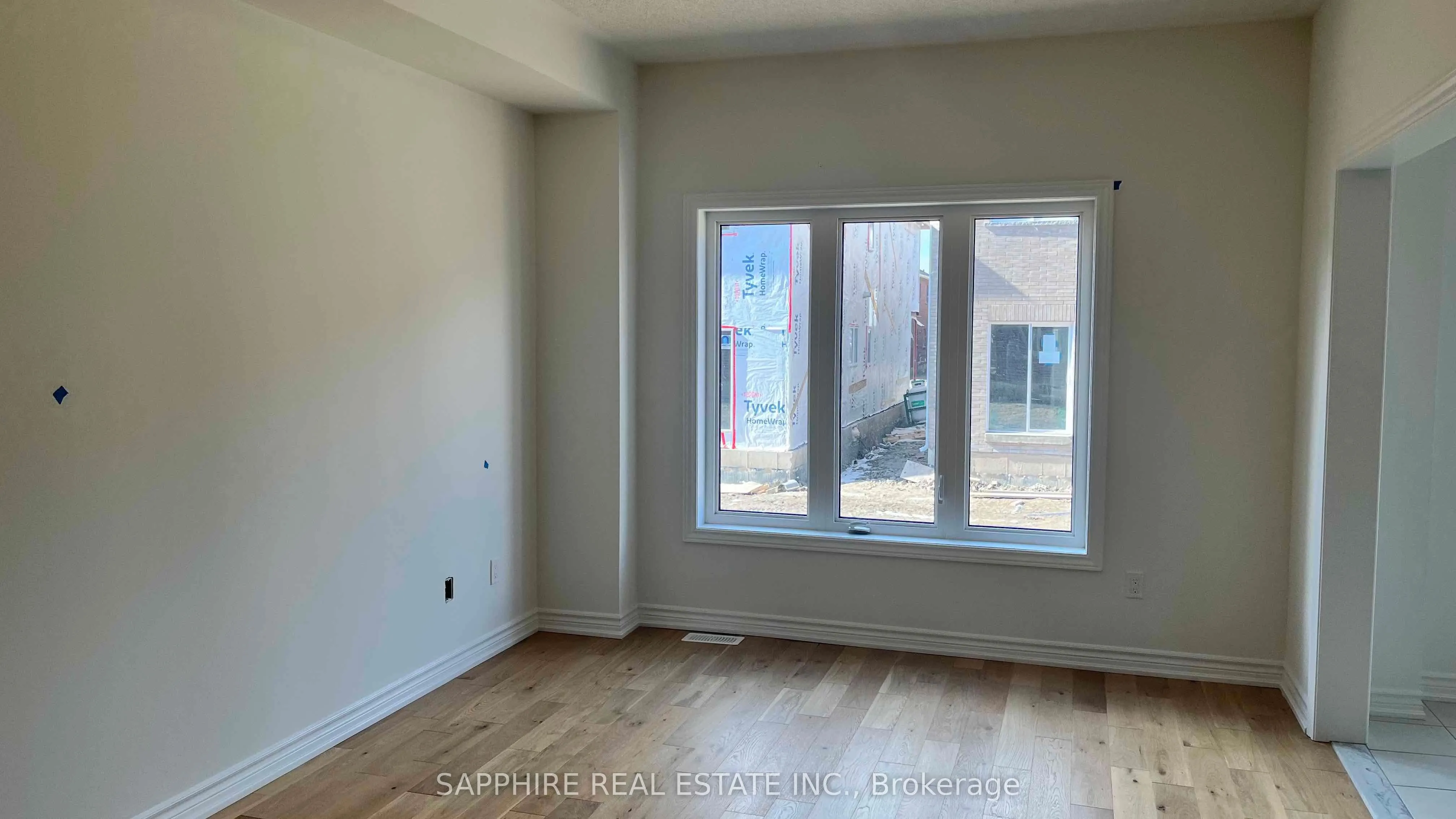 25 HUNTSWORTH Avenue