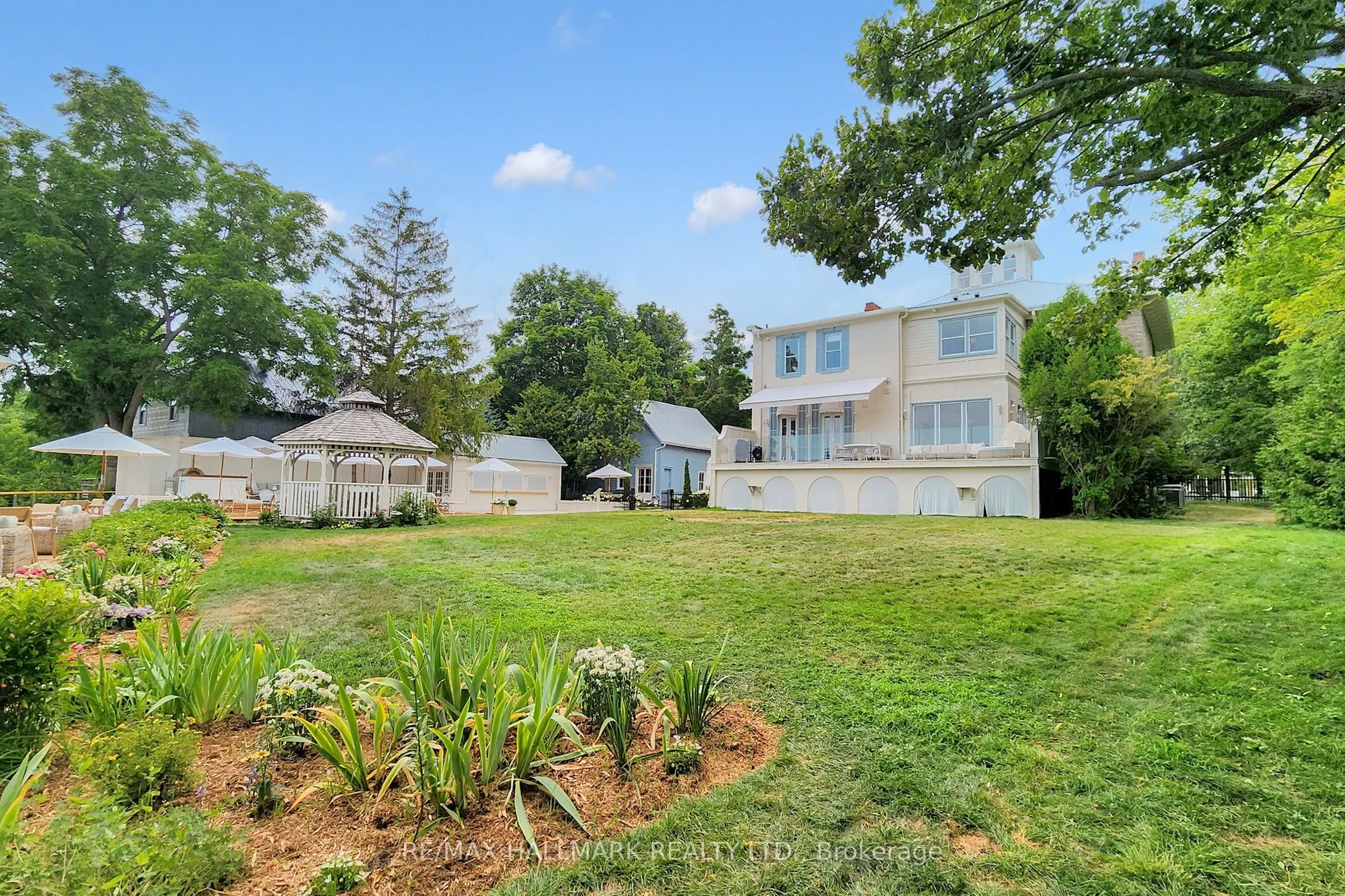 346 Picton Main Street