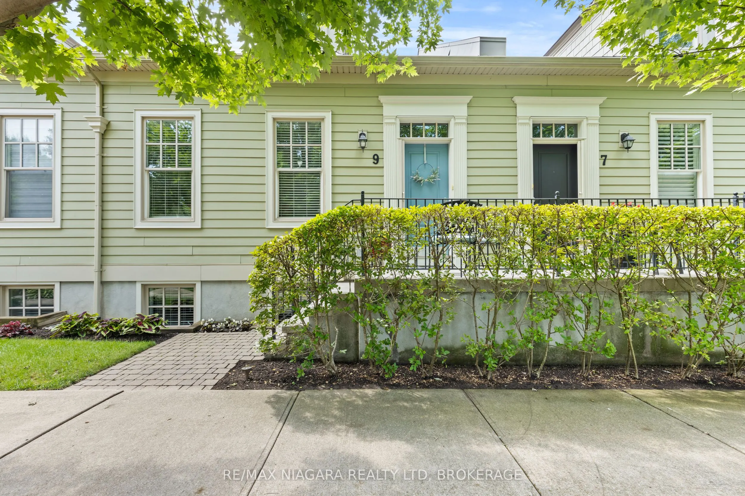9 Brock Street