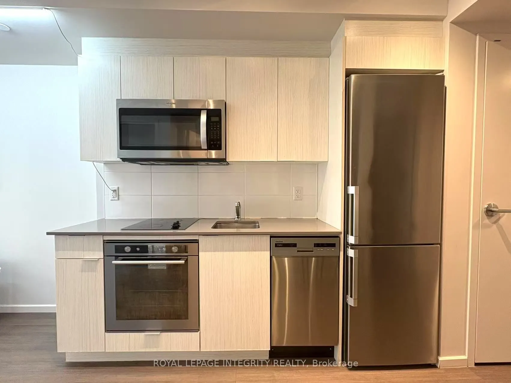 105 Champagne Avenue, #2010