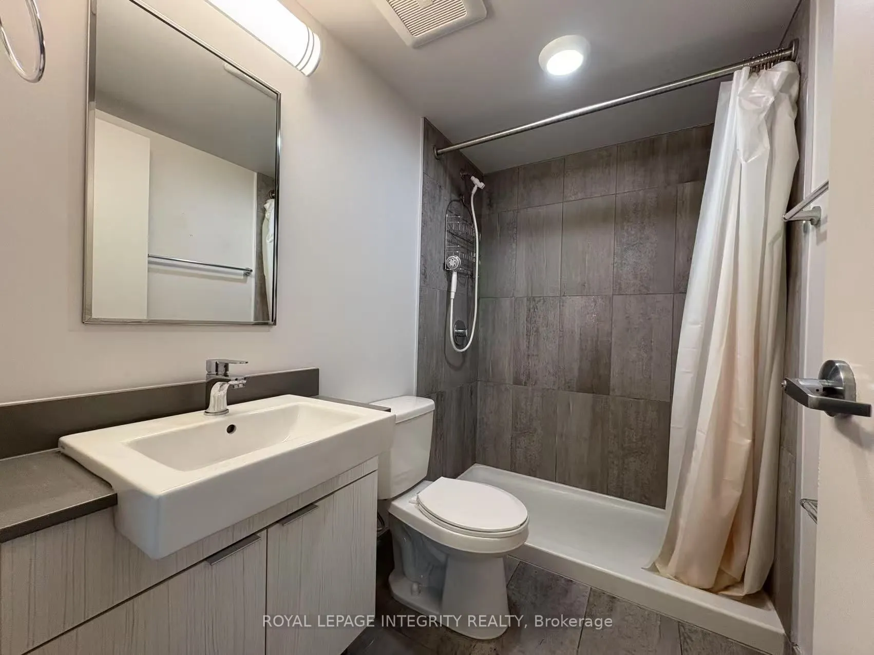 105 Champagne Avenue, #2010