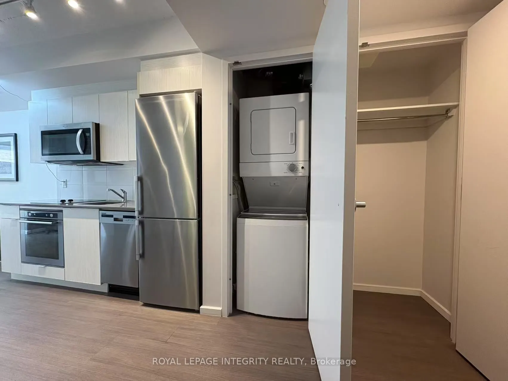 105 Champagne Avenue, #2010