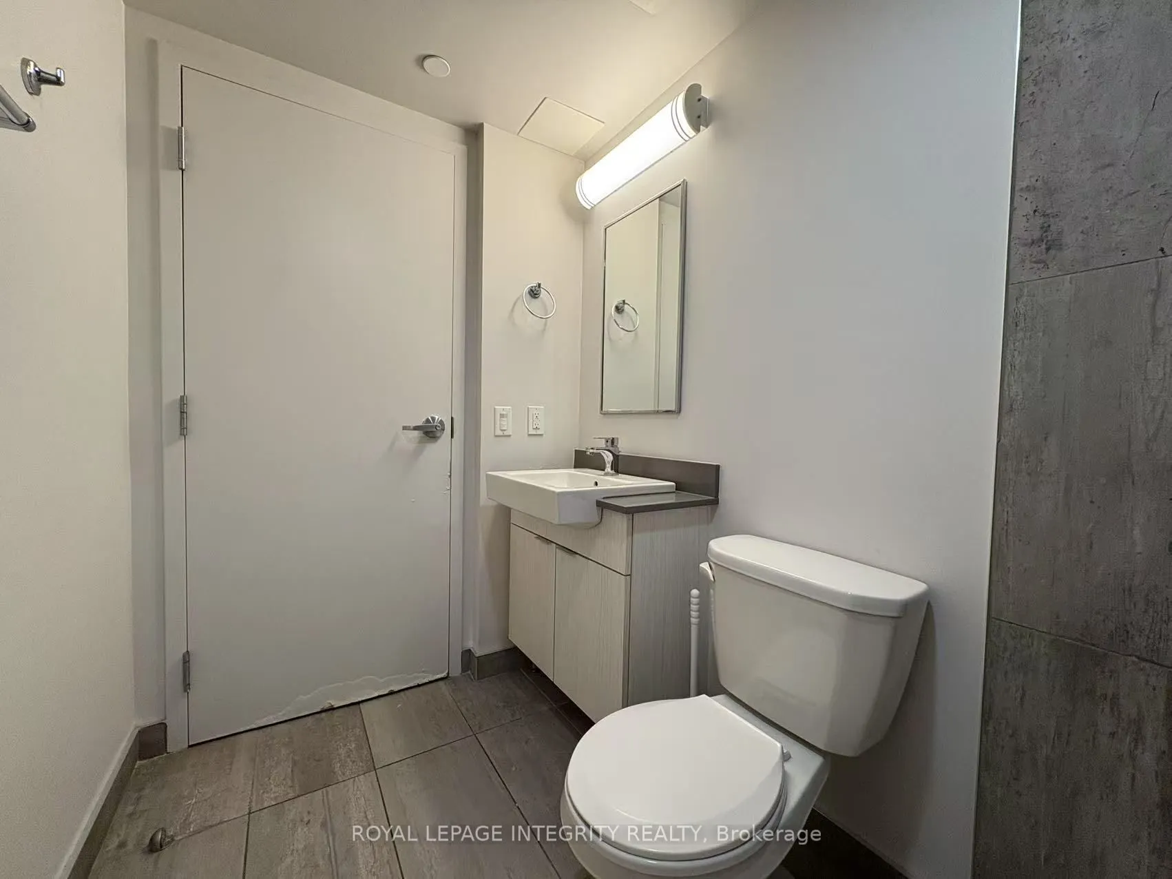 105 Champagne Avenue, #2010