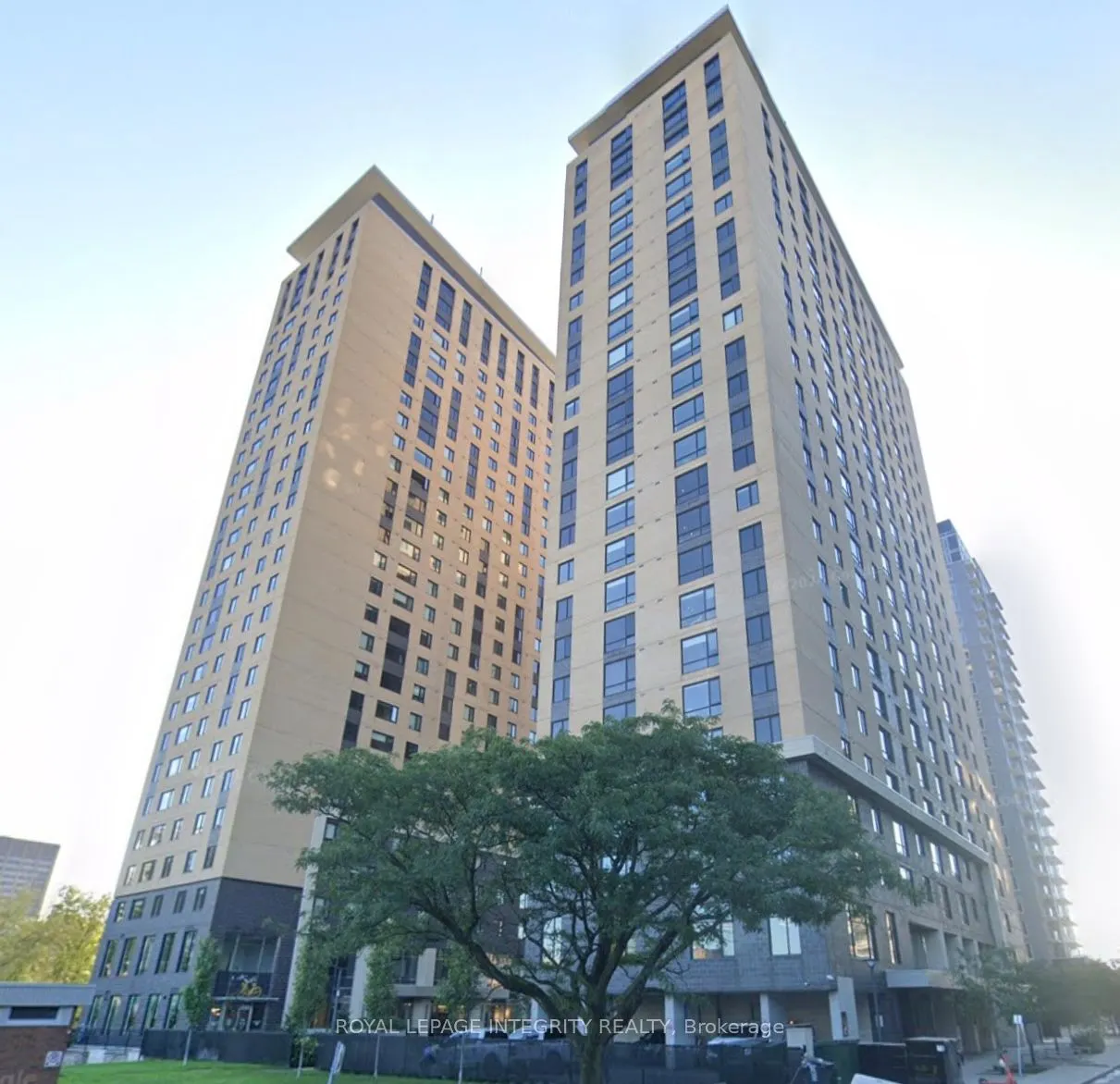 105 Champagne Avenue, #2010