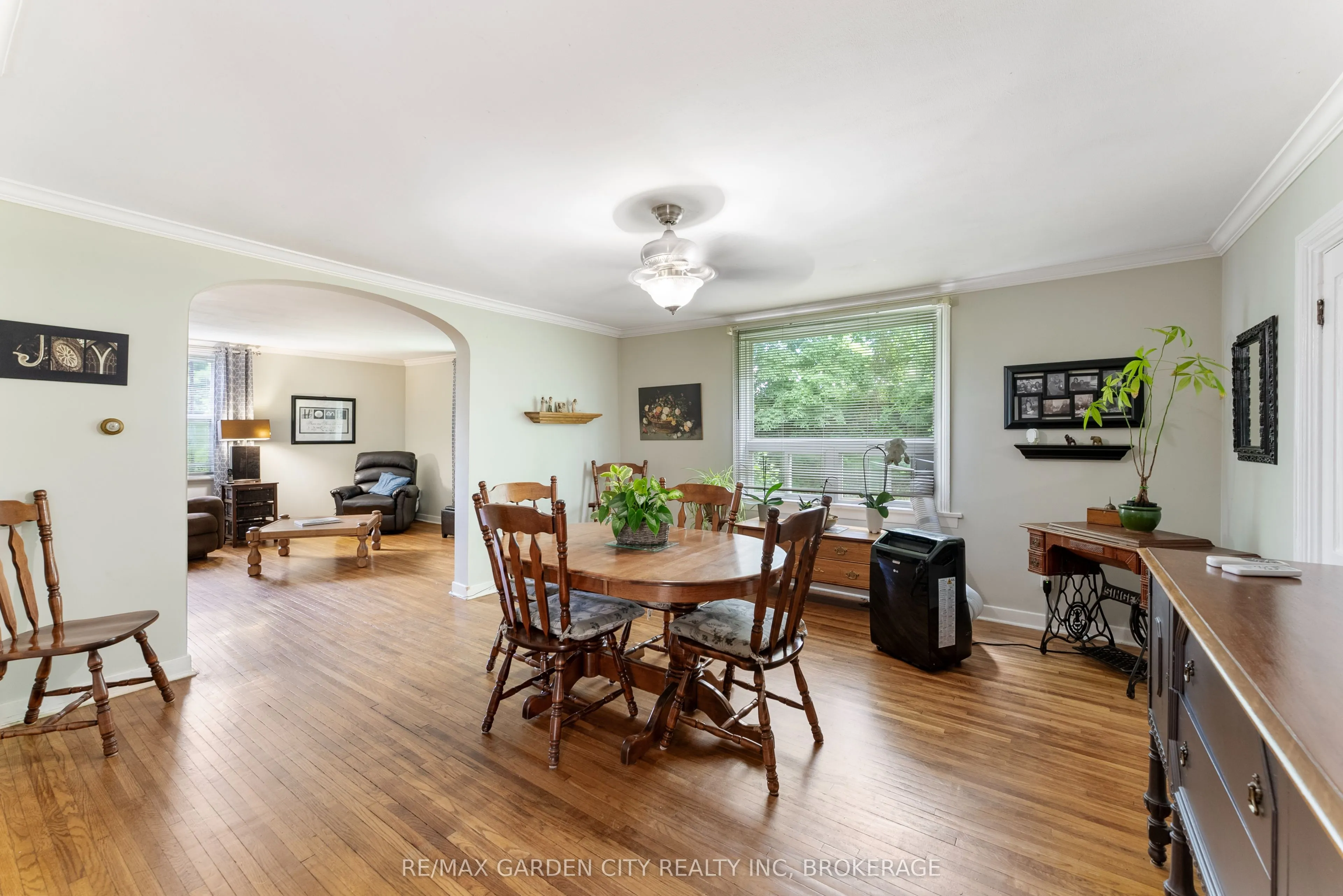 5400 North Service Road