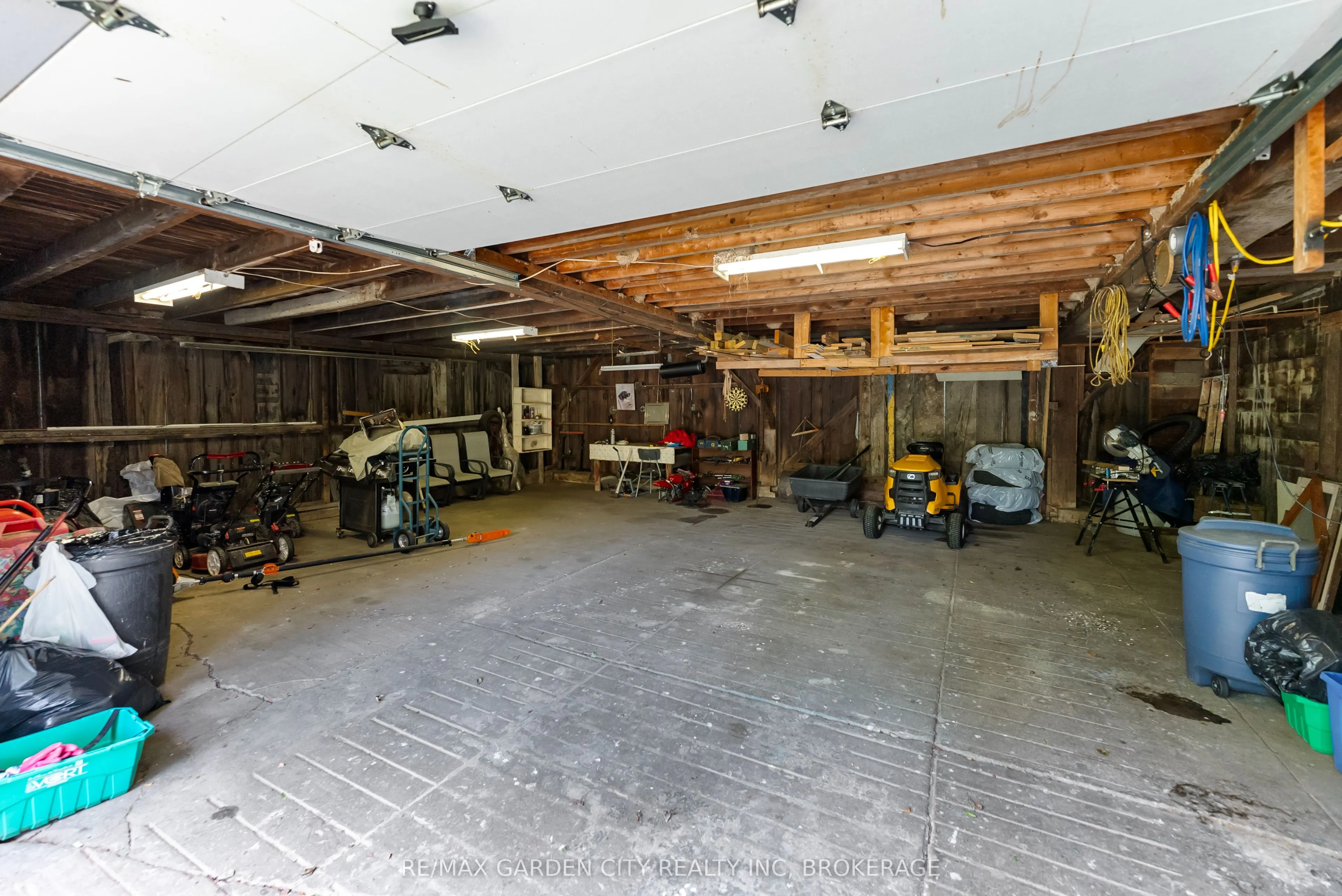 5400 North Service Road
