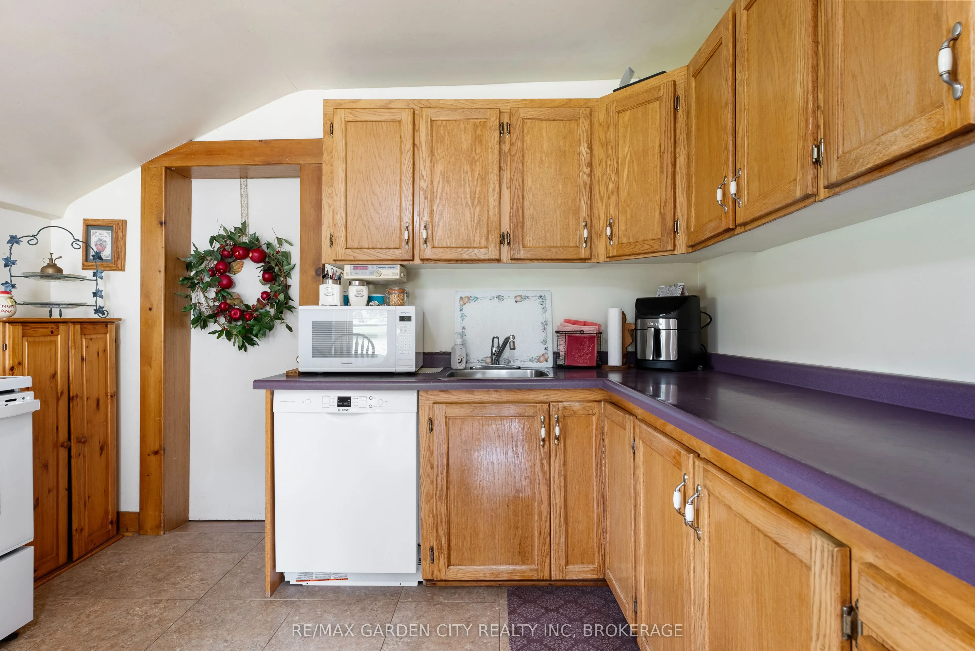 5400 North Service Road