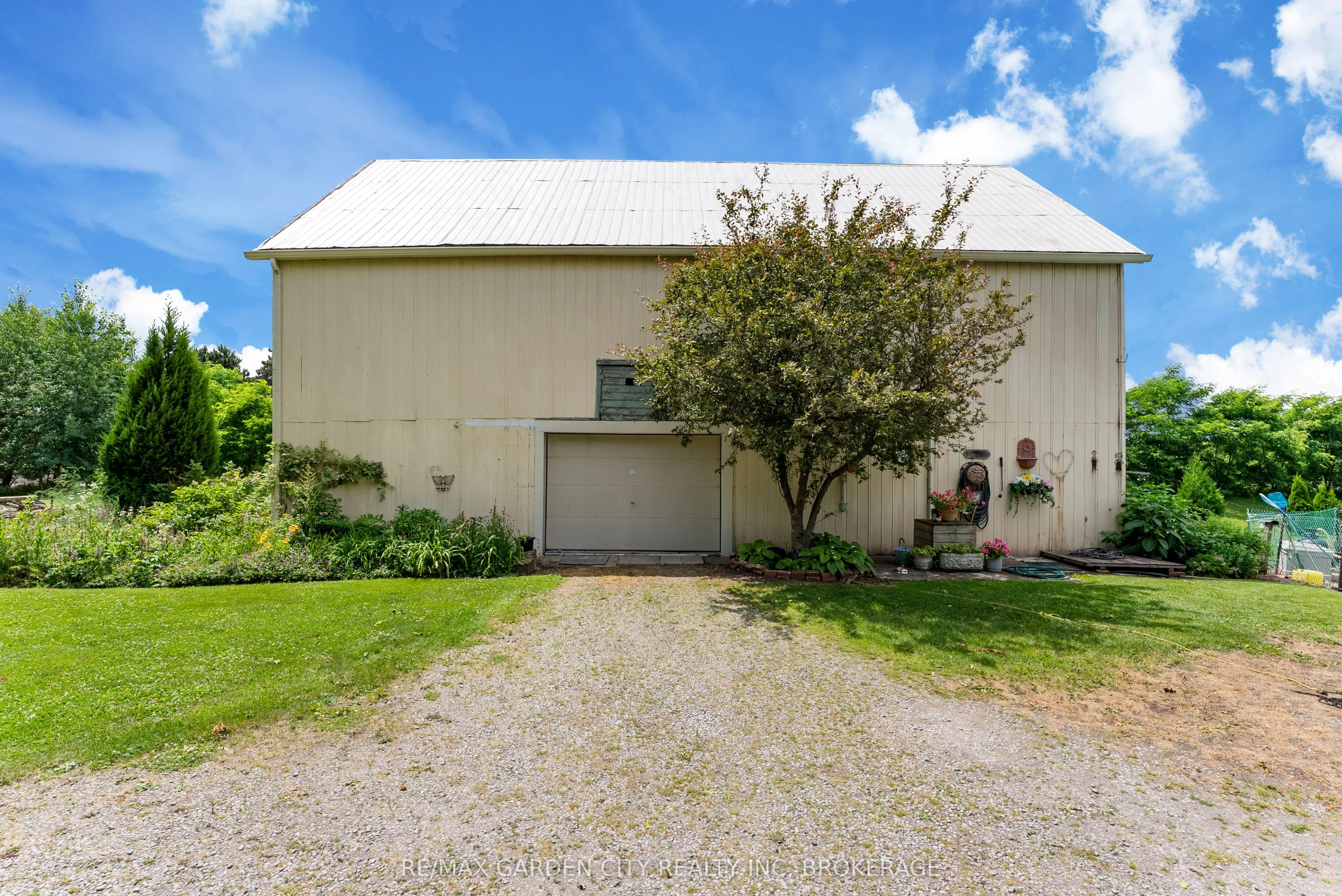 5400 North Service Road