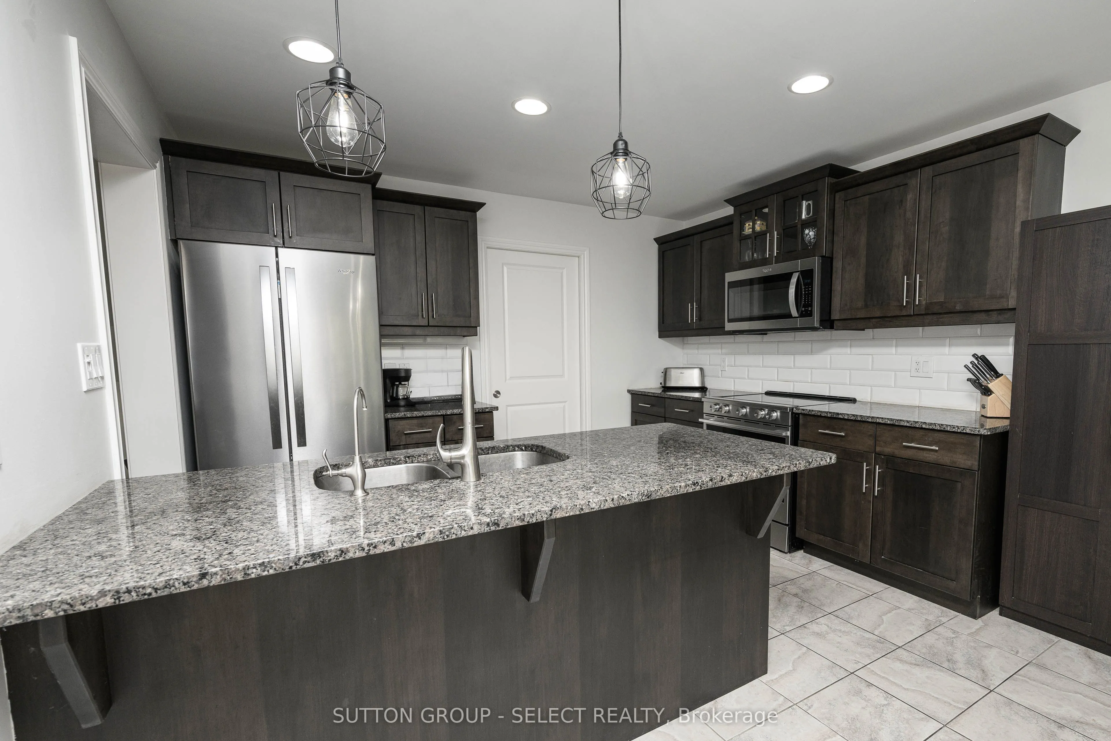 7 AMBLESIDE Drive