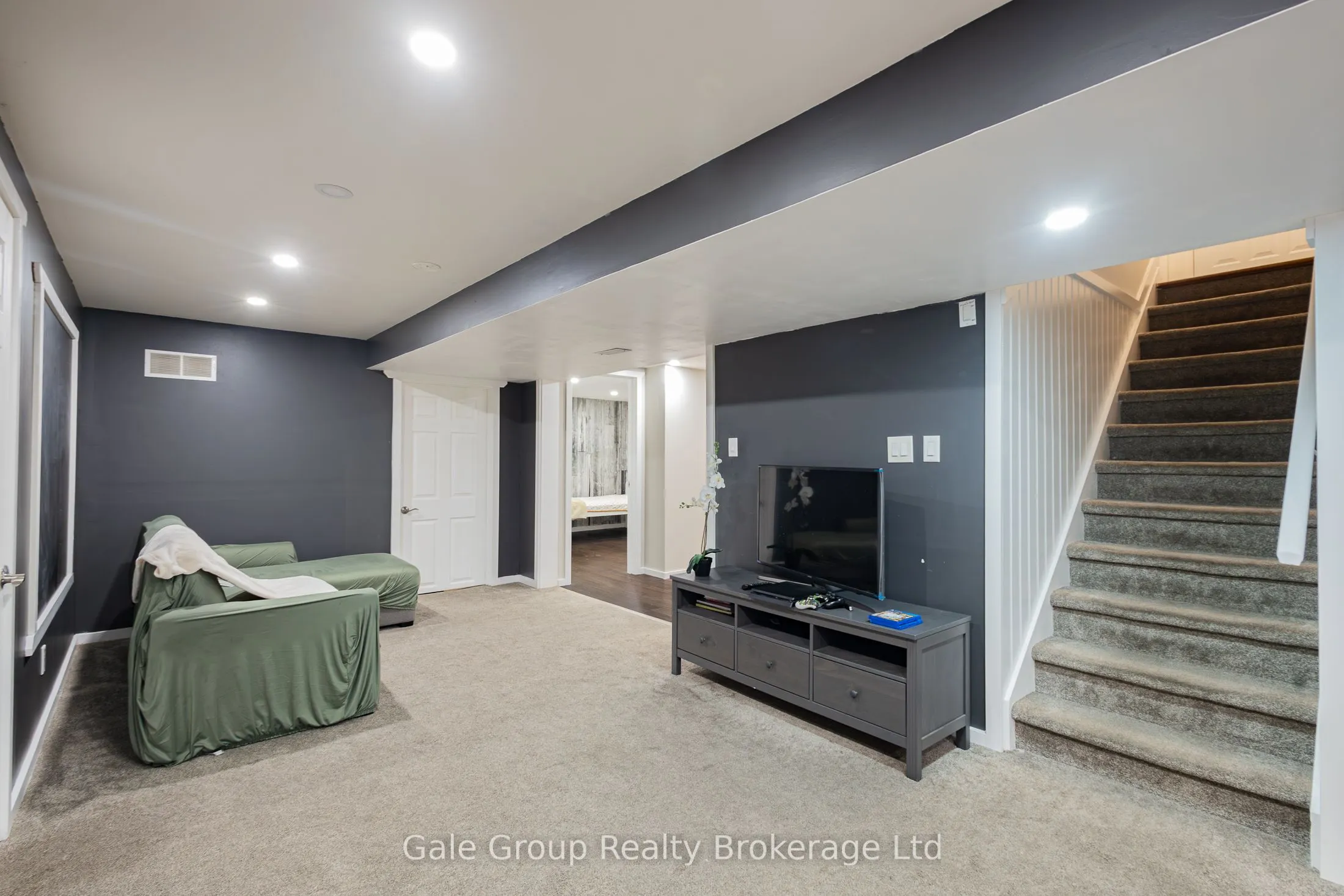 15 Kelvin Court