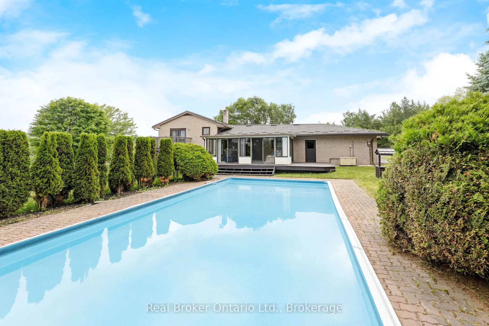 9412 Sideroad 17