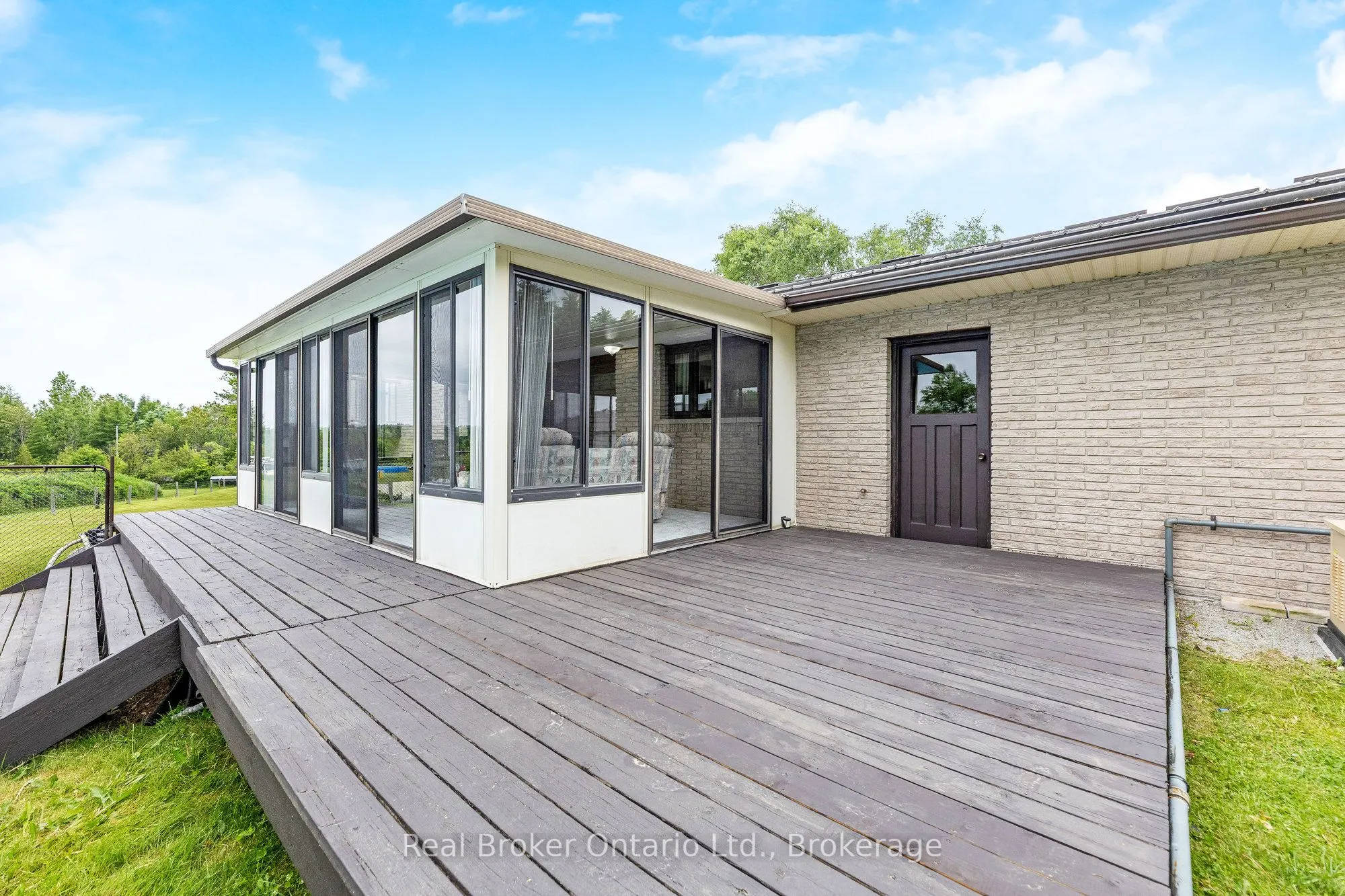 9412 Sideroad 17