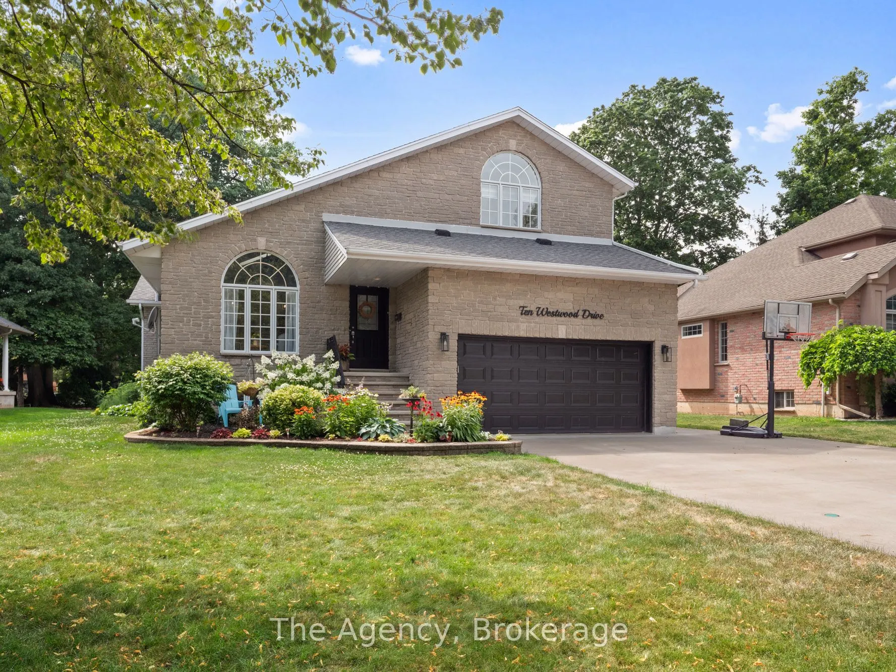 10 Westwood Drive