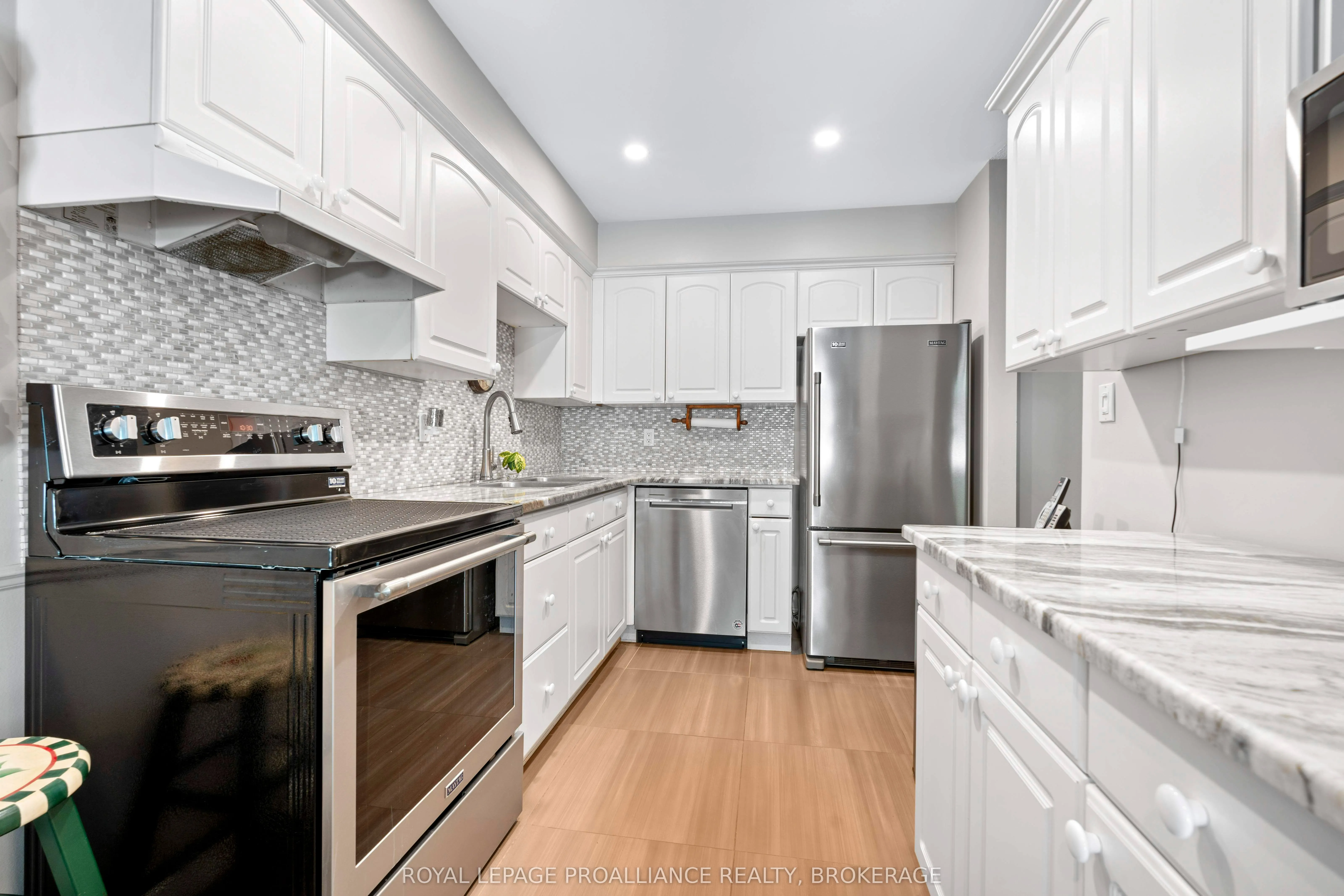 19 MacPherson Avenue, #29