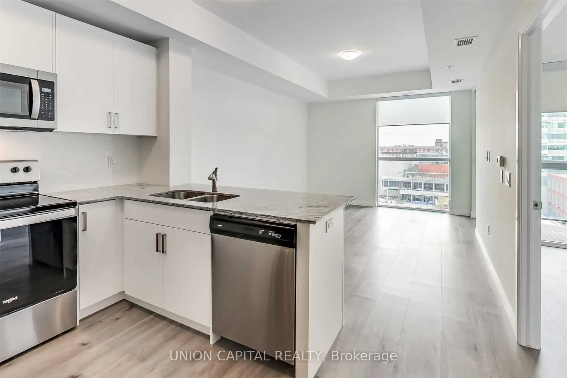 60 Charles Street W, #801