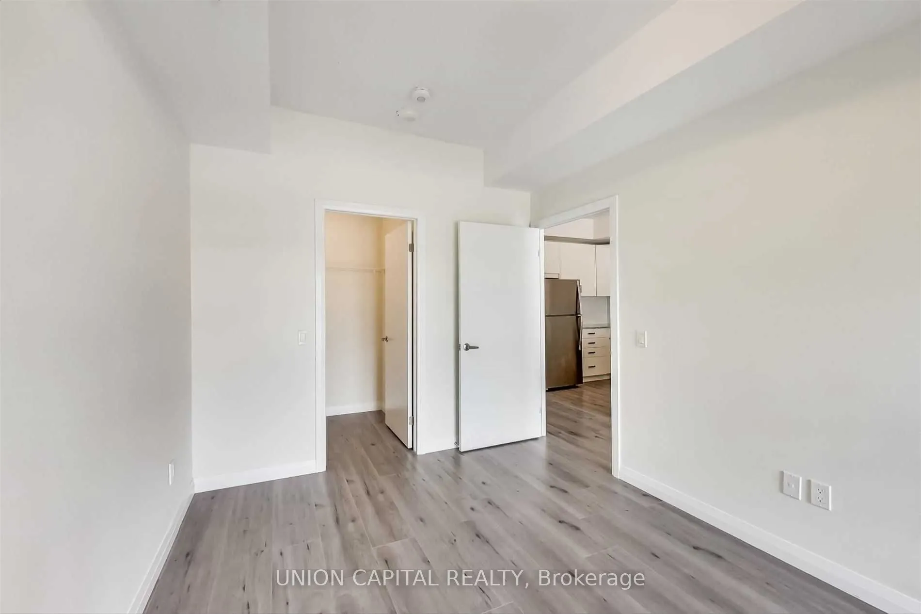 60 Charles Street W, #801