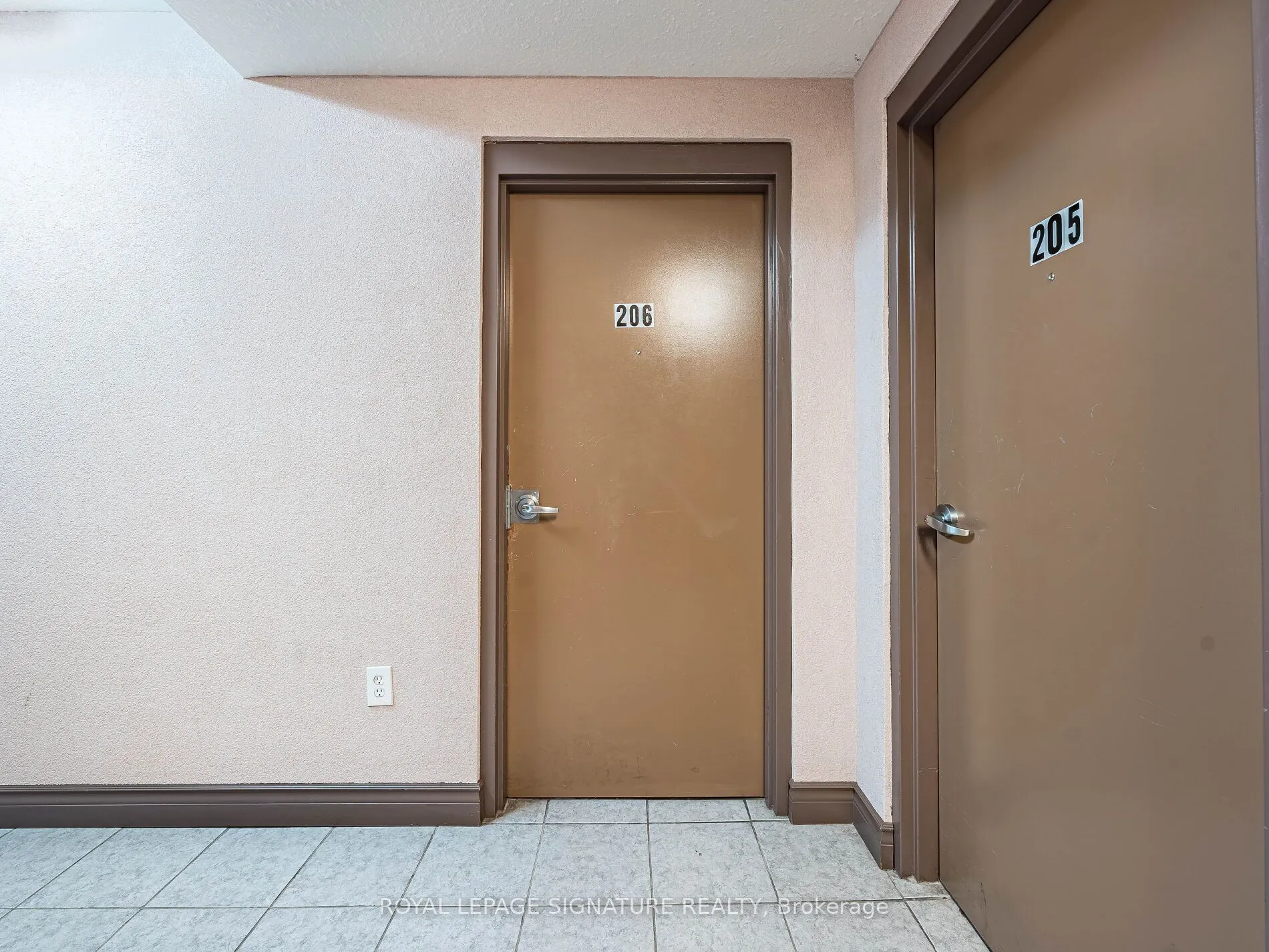 251 Lester Street, #206