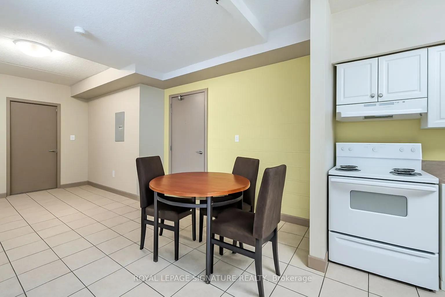 251 Lester Street, #206