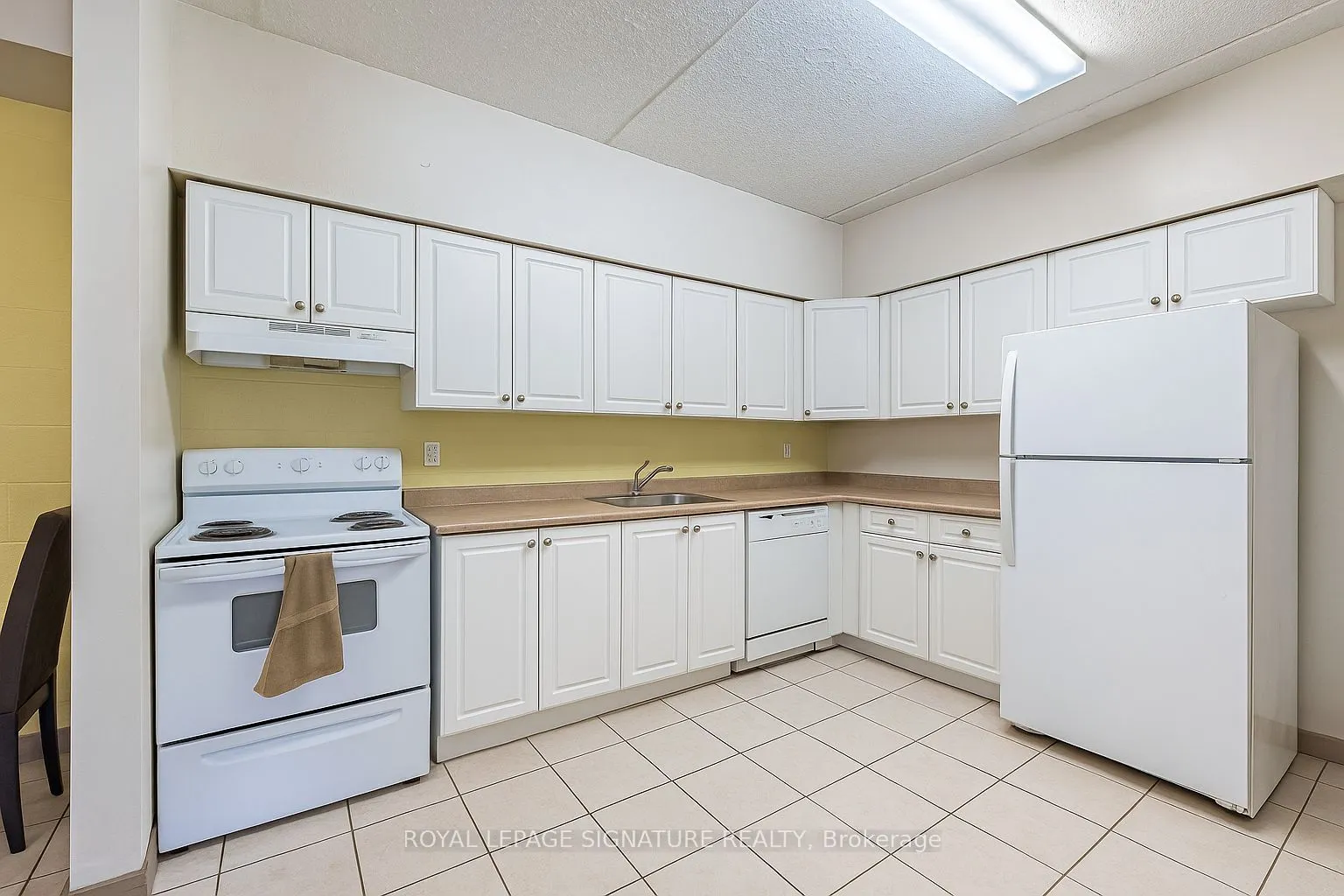 251 Lester Street, #206