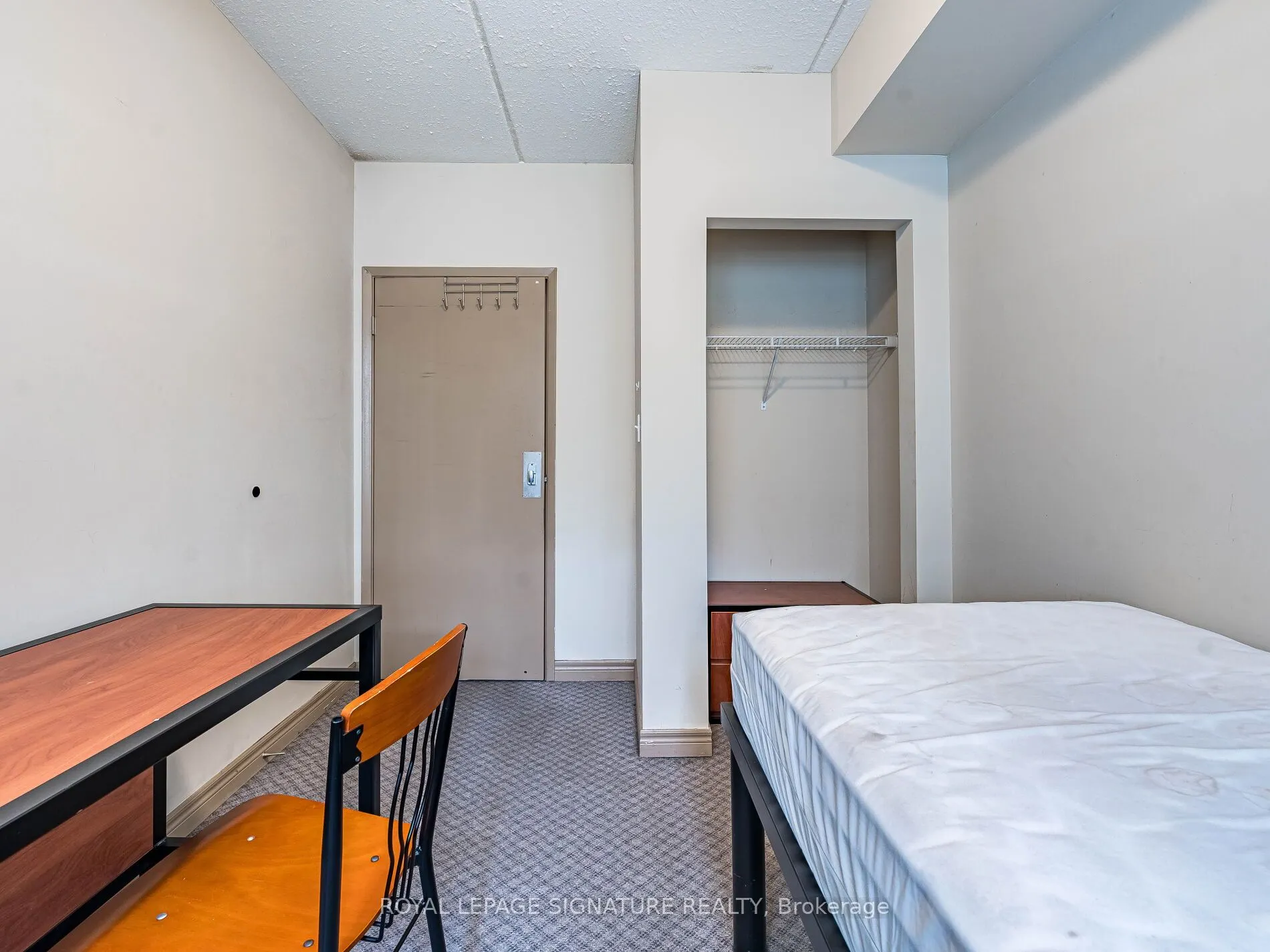 251 Lester Street, #206