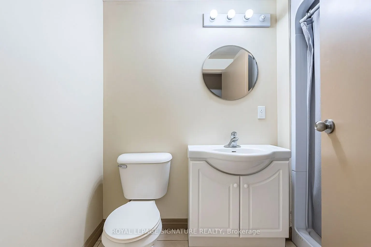 251 Lester Street, #206