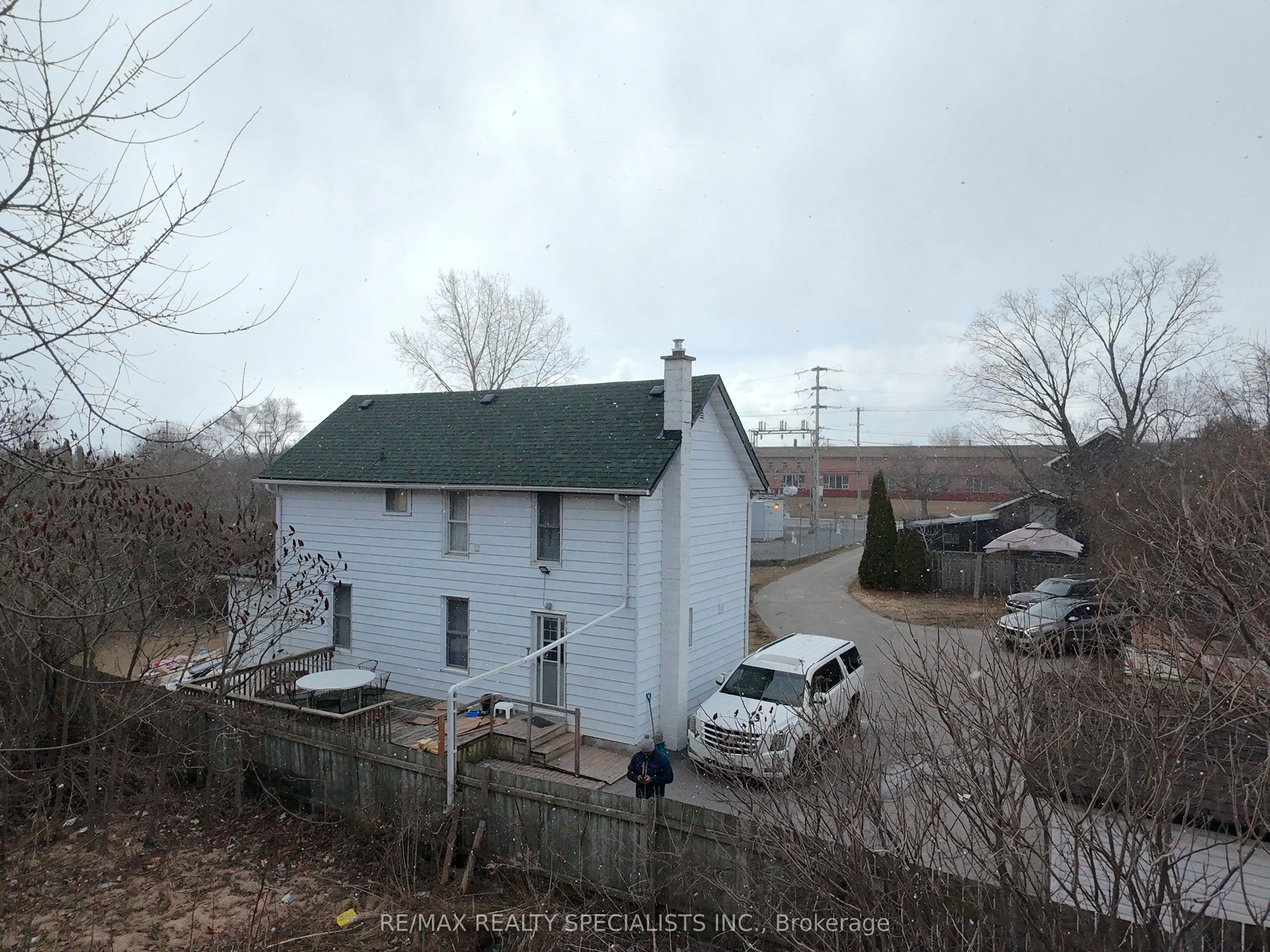 115 Dufferin Avenue