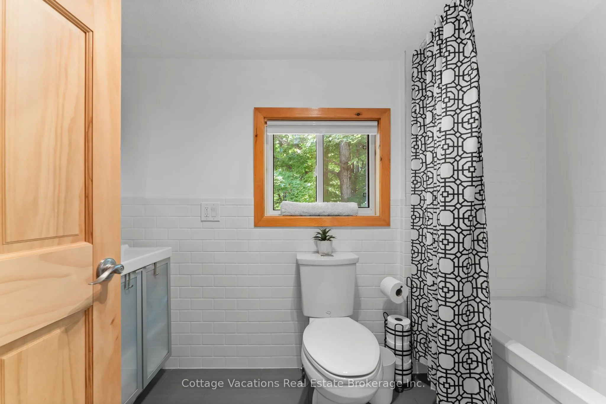 1292 Port Cunnington Road