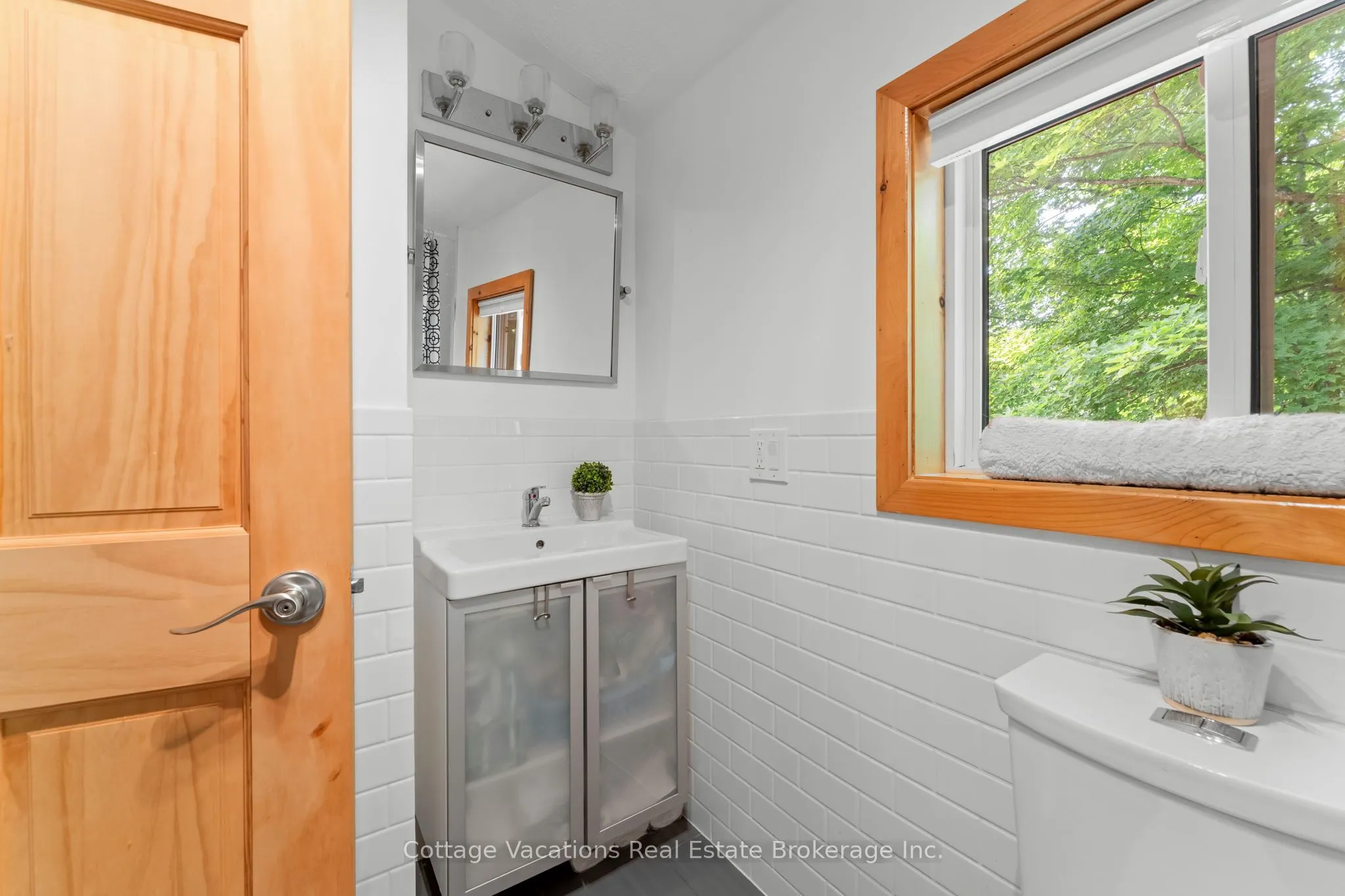 1292 Port Cunnington Road