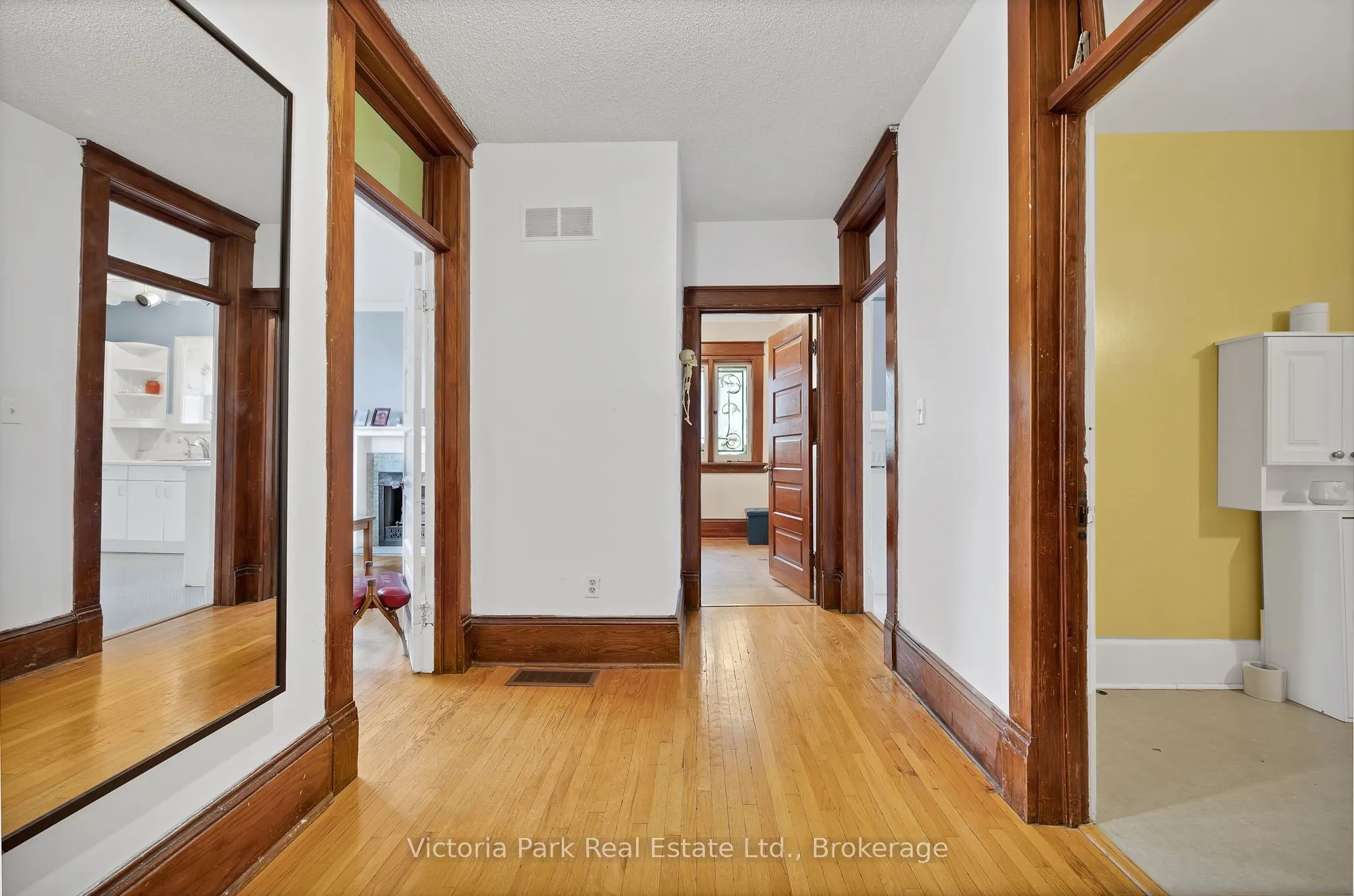 59 Regina Street N