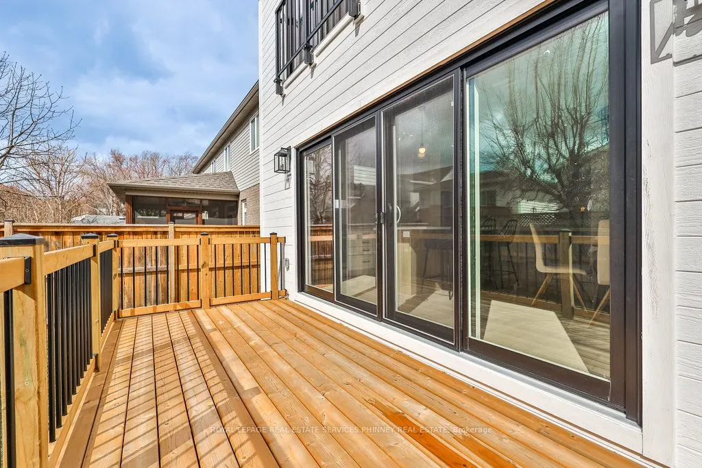 28 Lakeside Drive
